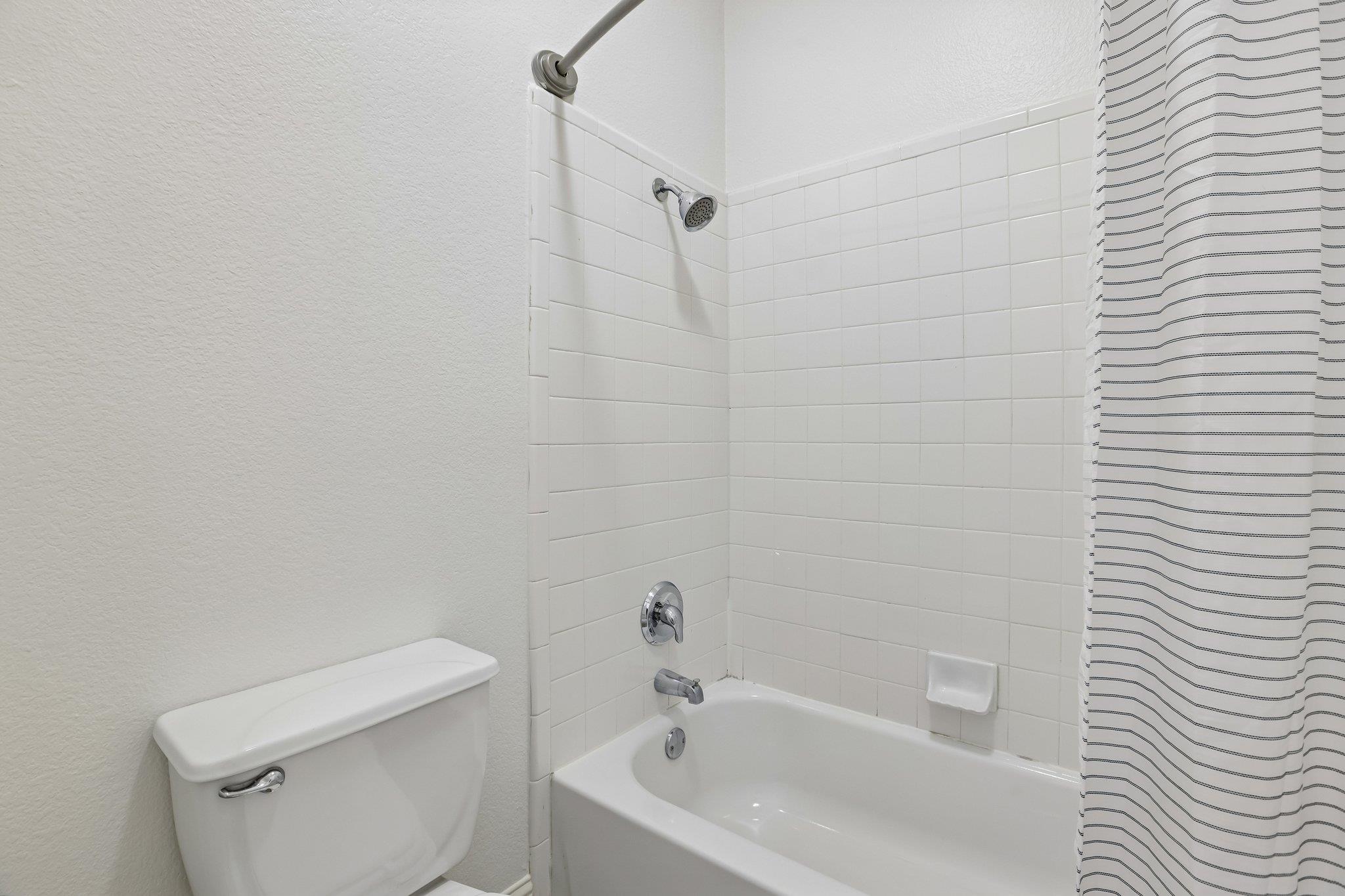 1017 Horseback Holw Property Photo 15