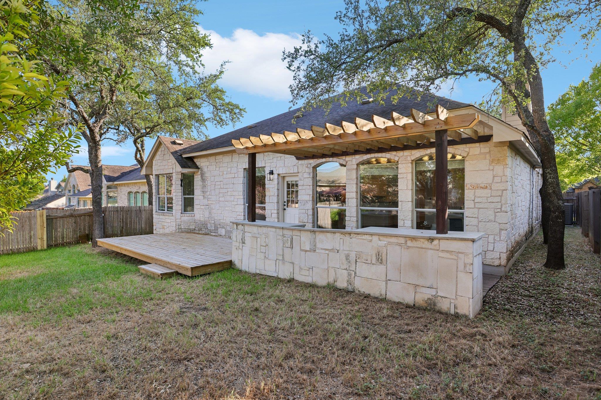 1017 Horseback Holw Property Photo 20