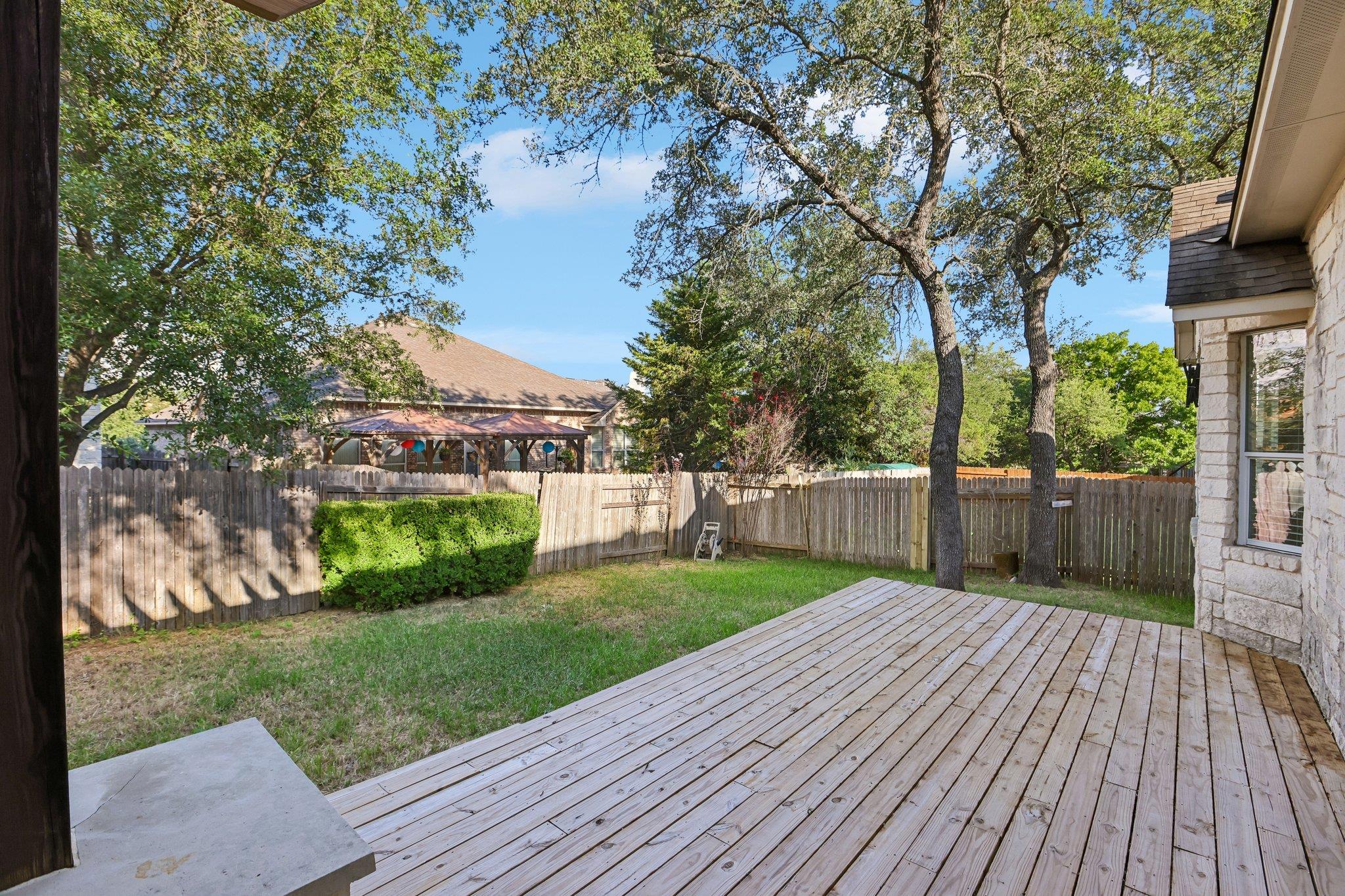 1017 Horseback Holw Property Photo 22