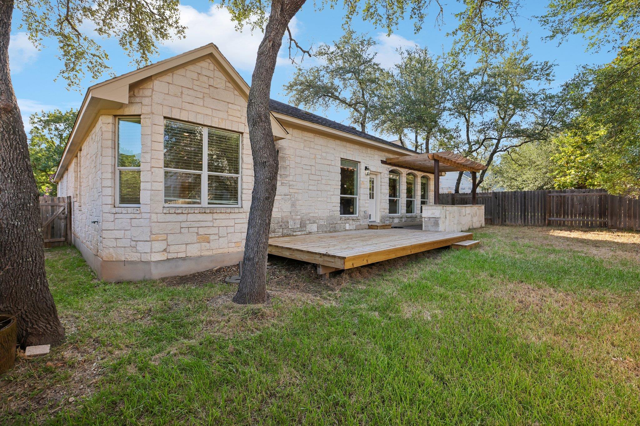 1017 Horseback Holw Property Photo 23
