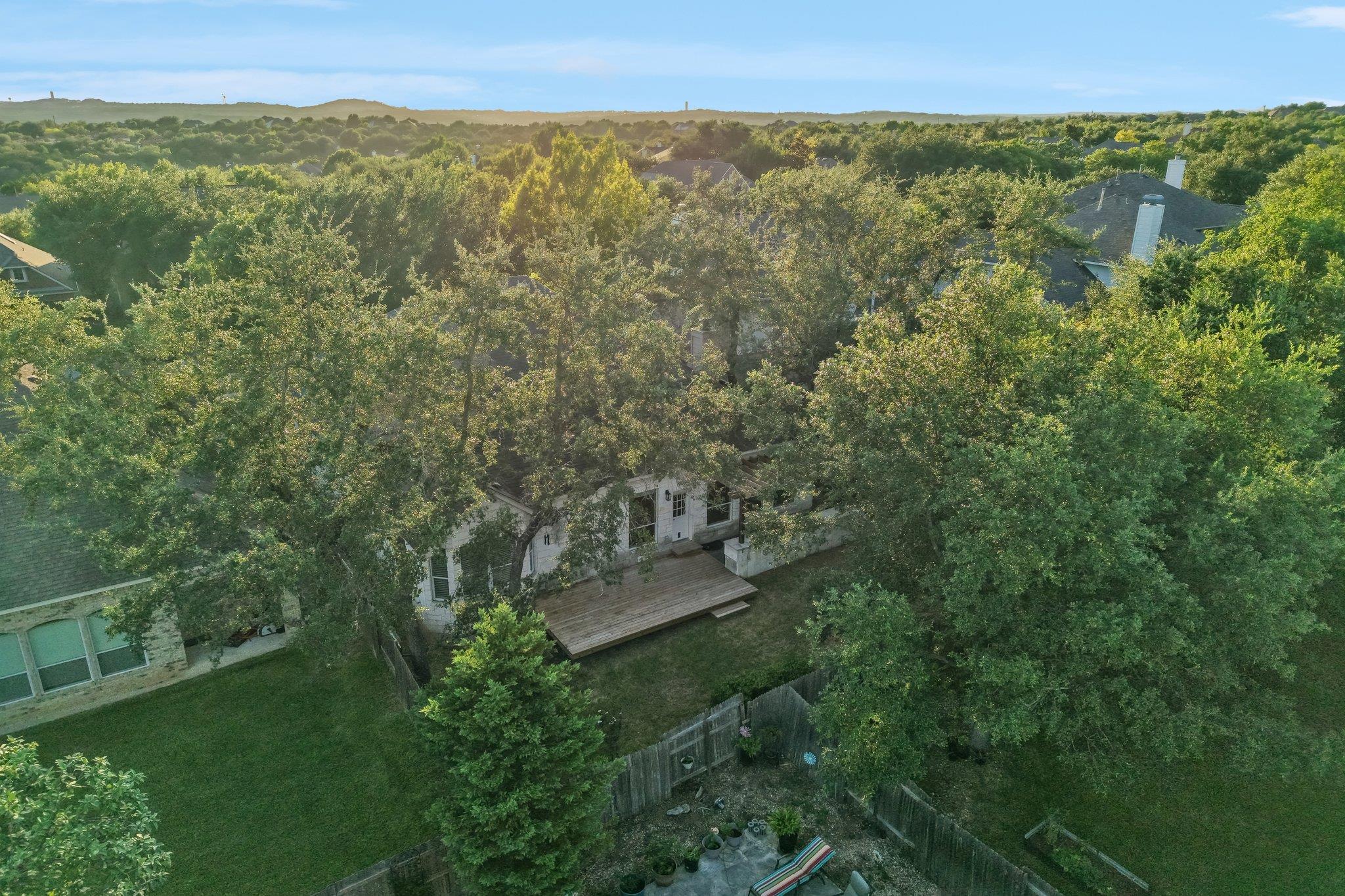 1017 Horseback Holw Property Photo 25