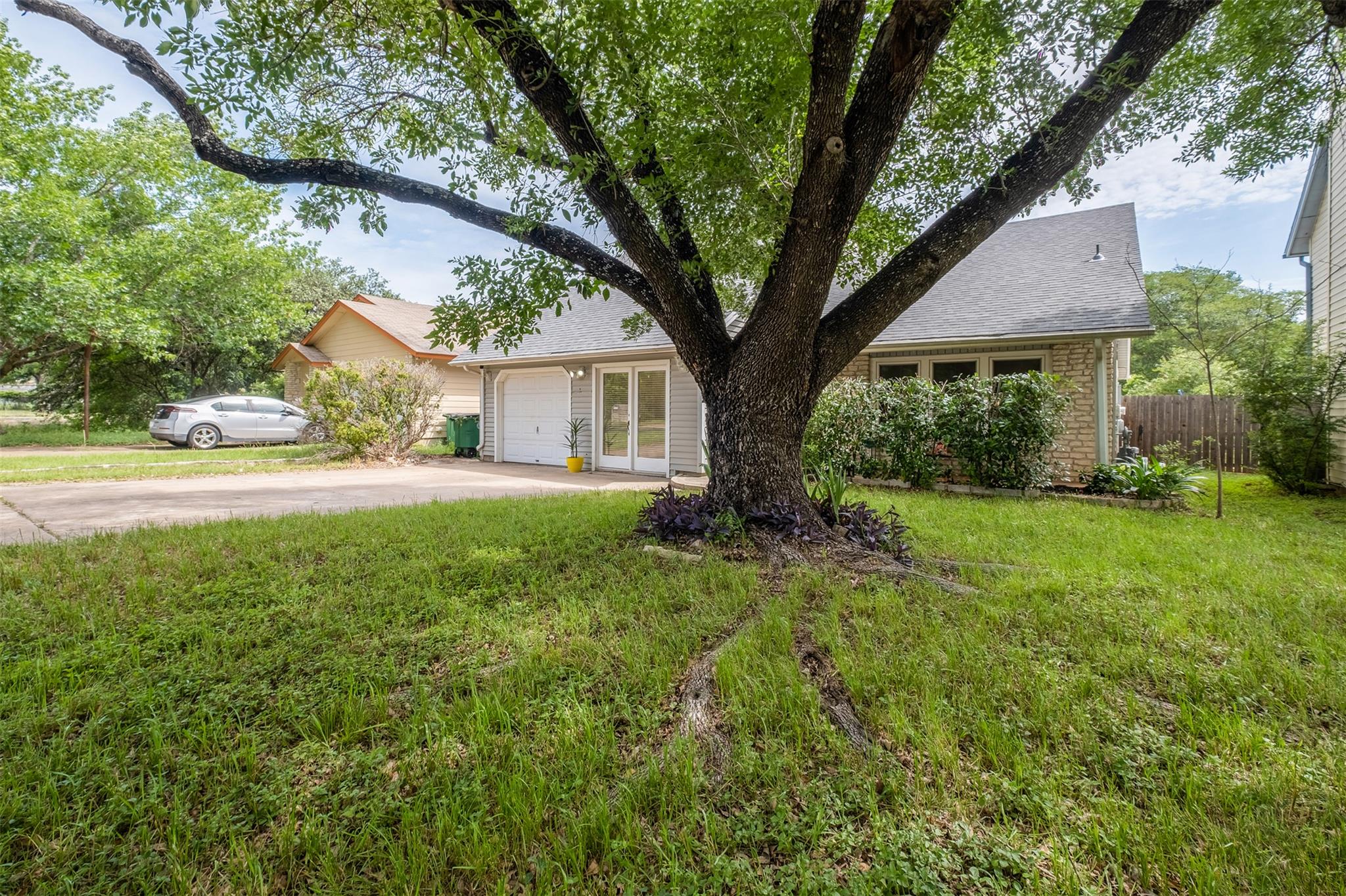 7503 Islander Dr Property Photo 1