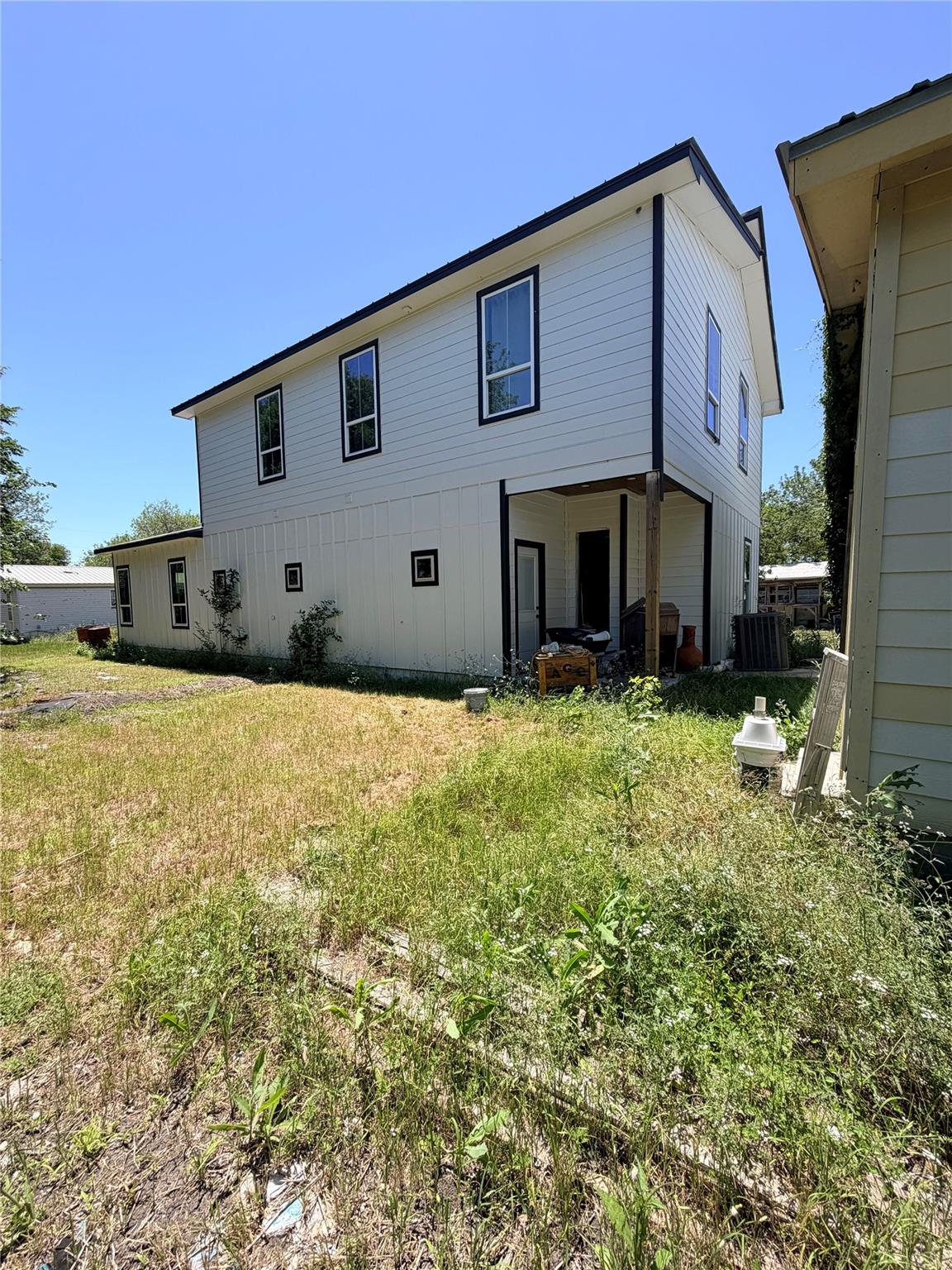 2030 Ash St Property Photo 6