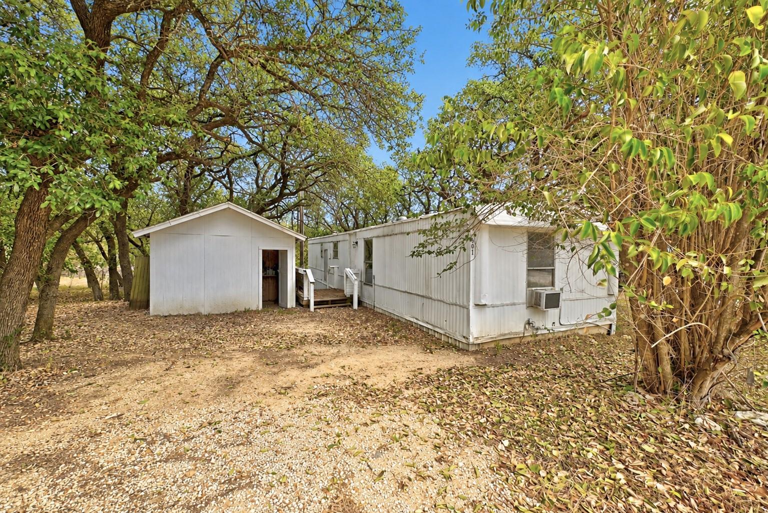 601 Len Bar Ct Property Photo 2