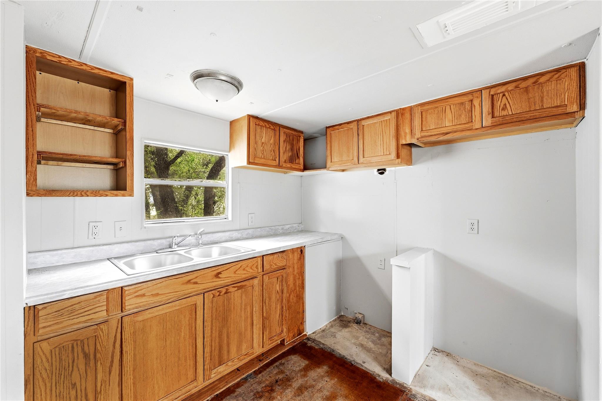 601 Len Bar Ct Property Photo 8