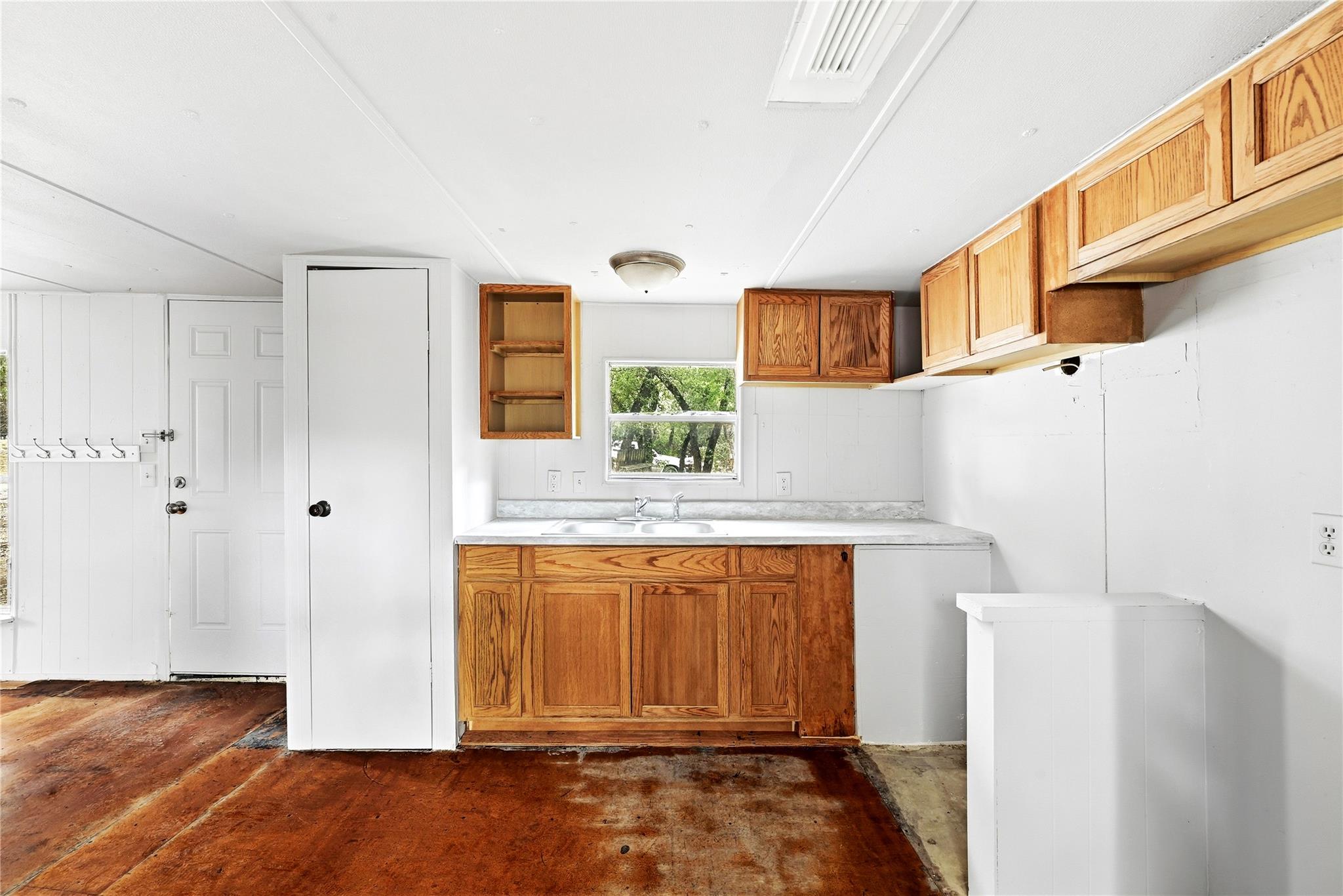 601 Len Bar Ct Property Photo 10