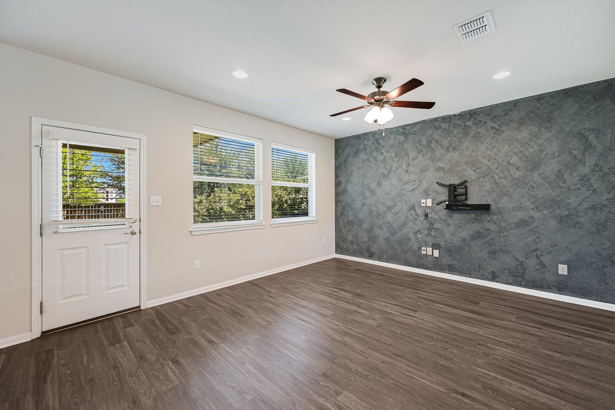 1300 Falconer Way Property Photo 2