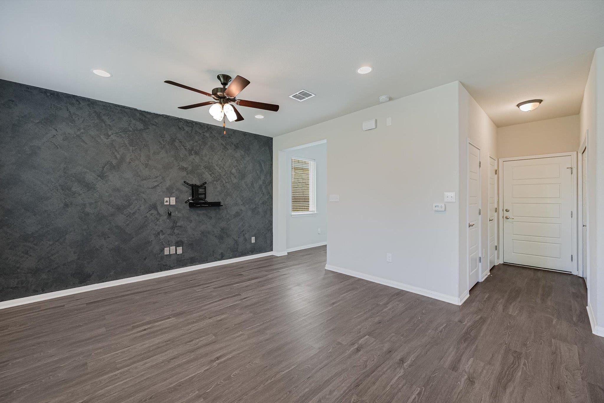 1300 Falconer Way Property Photo 5