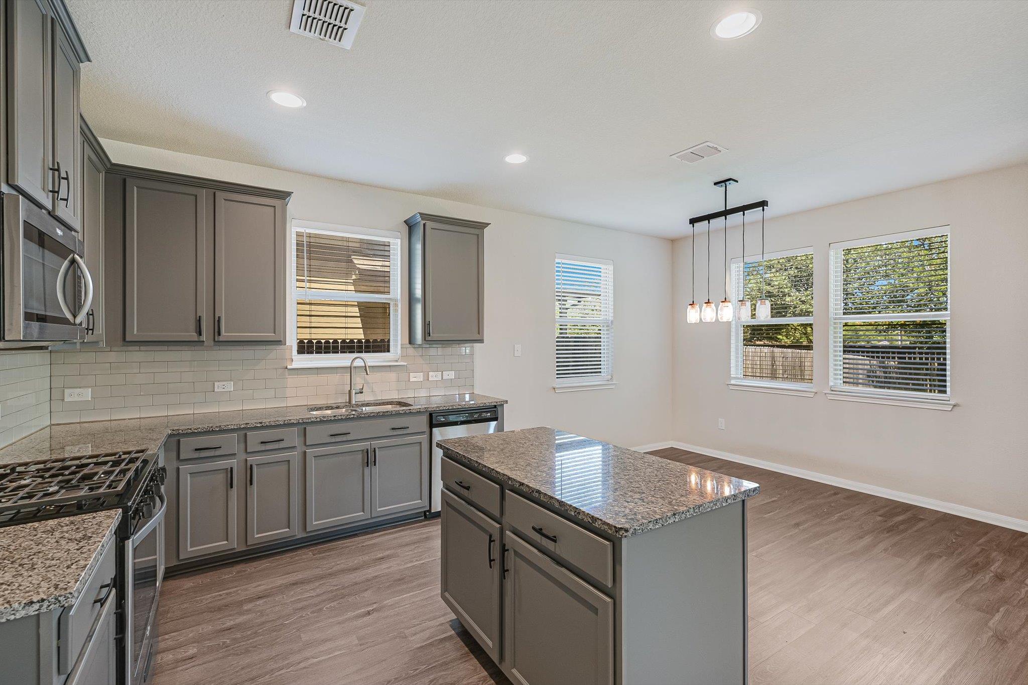 1300 Falconer Way Property Photo 8