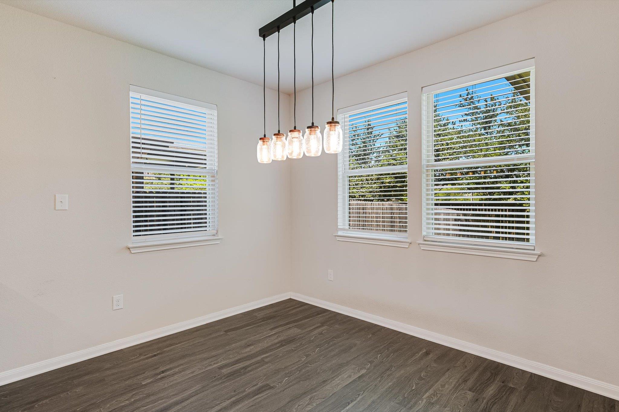 1300 Falconer Way Property Photo 9