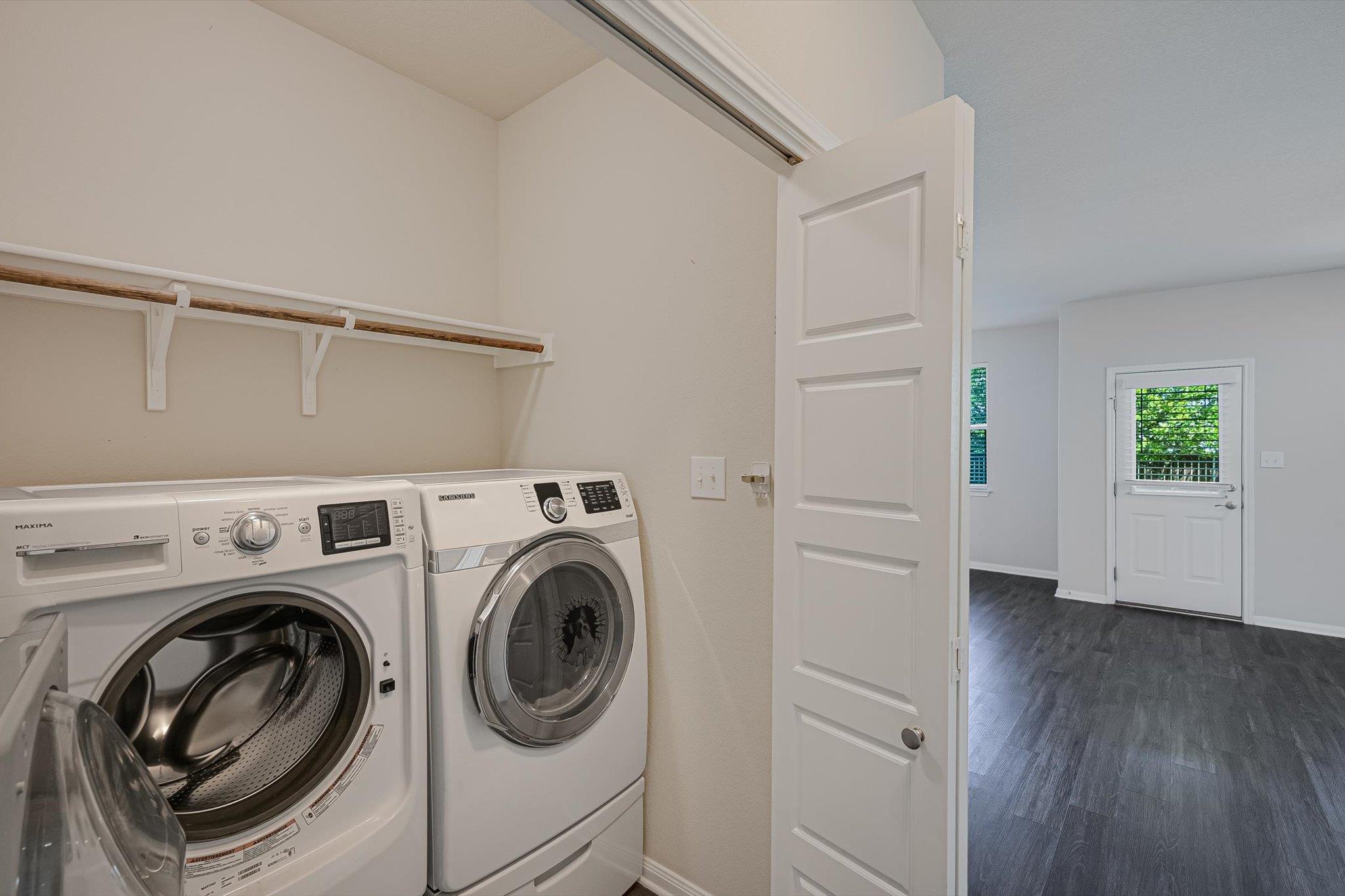 1300 Falconer Way Property Photo 10