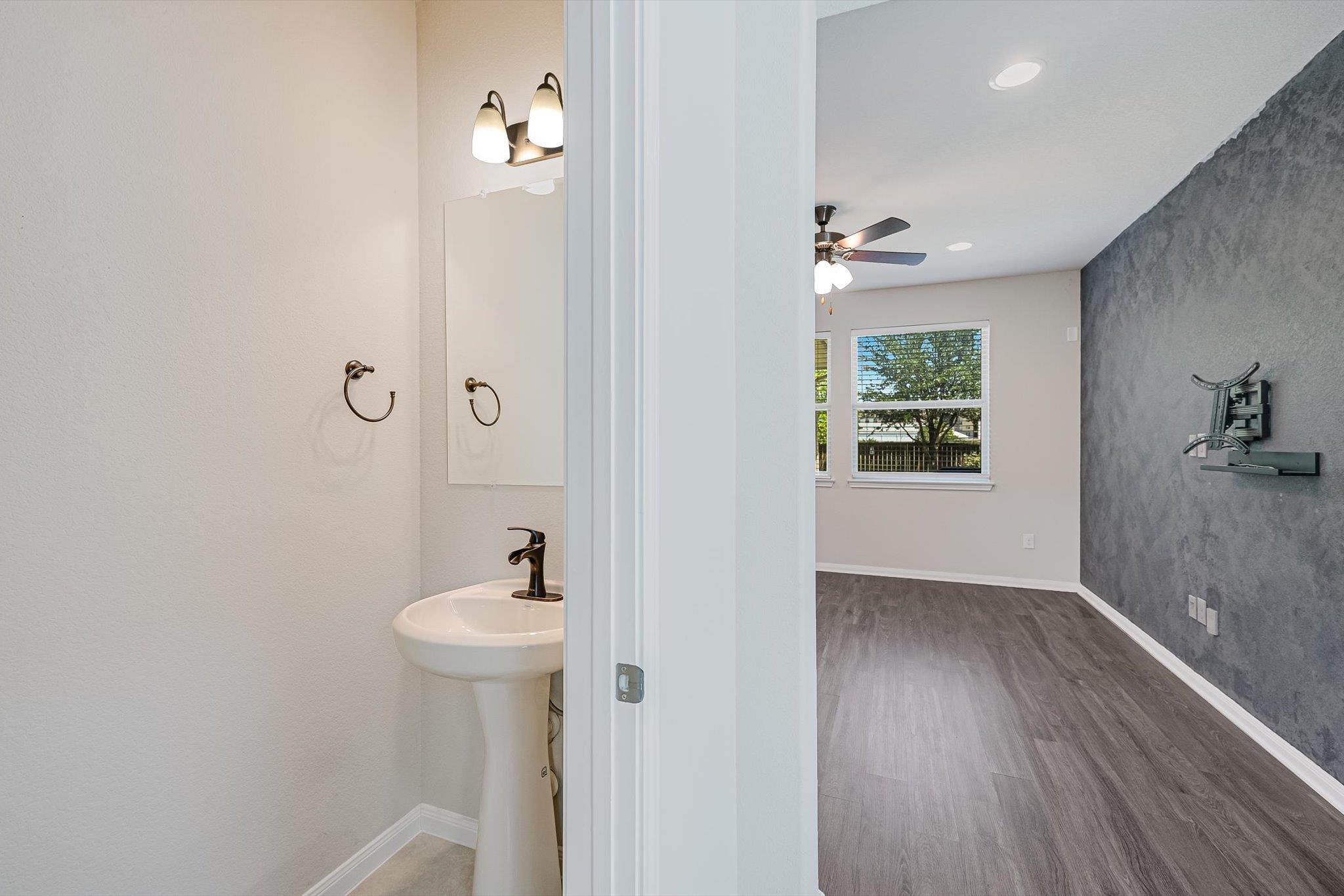1300 Falconer Way Property Photo 18