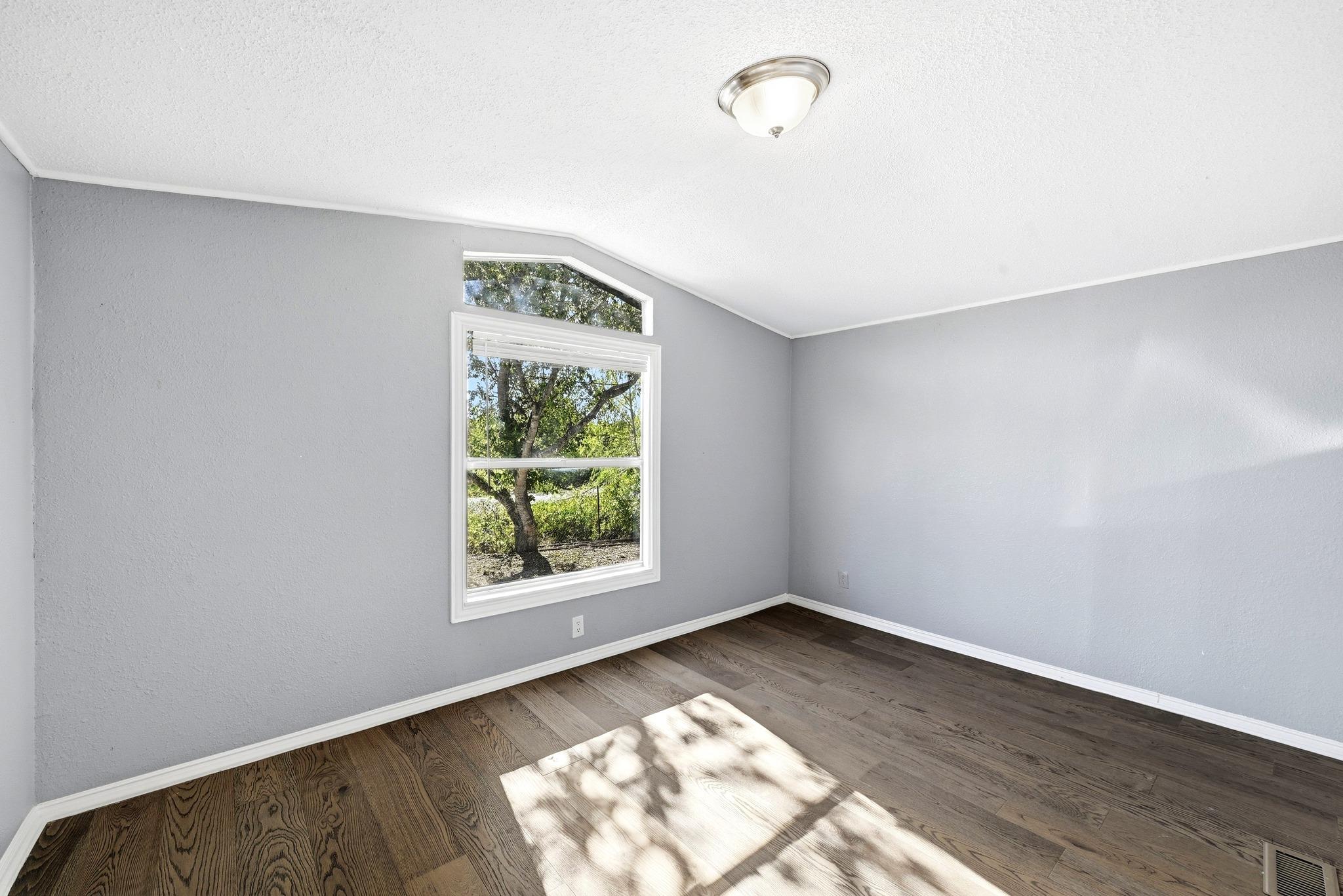 212 Greenfield Rd Property Photo 15