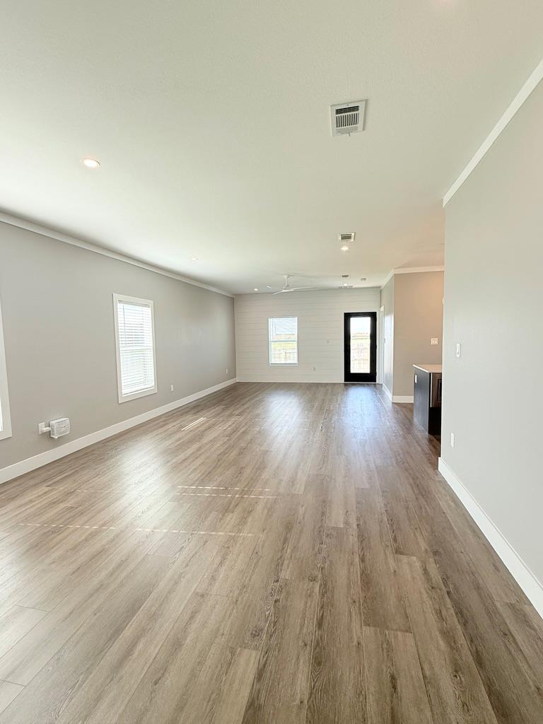 2031 Applewood Dr Property Photo 6