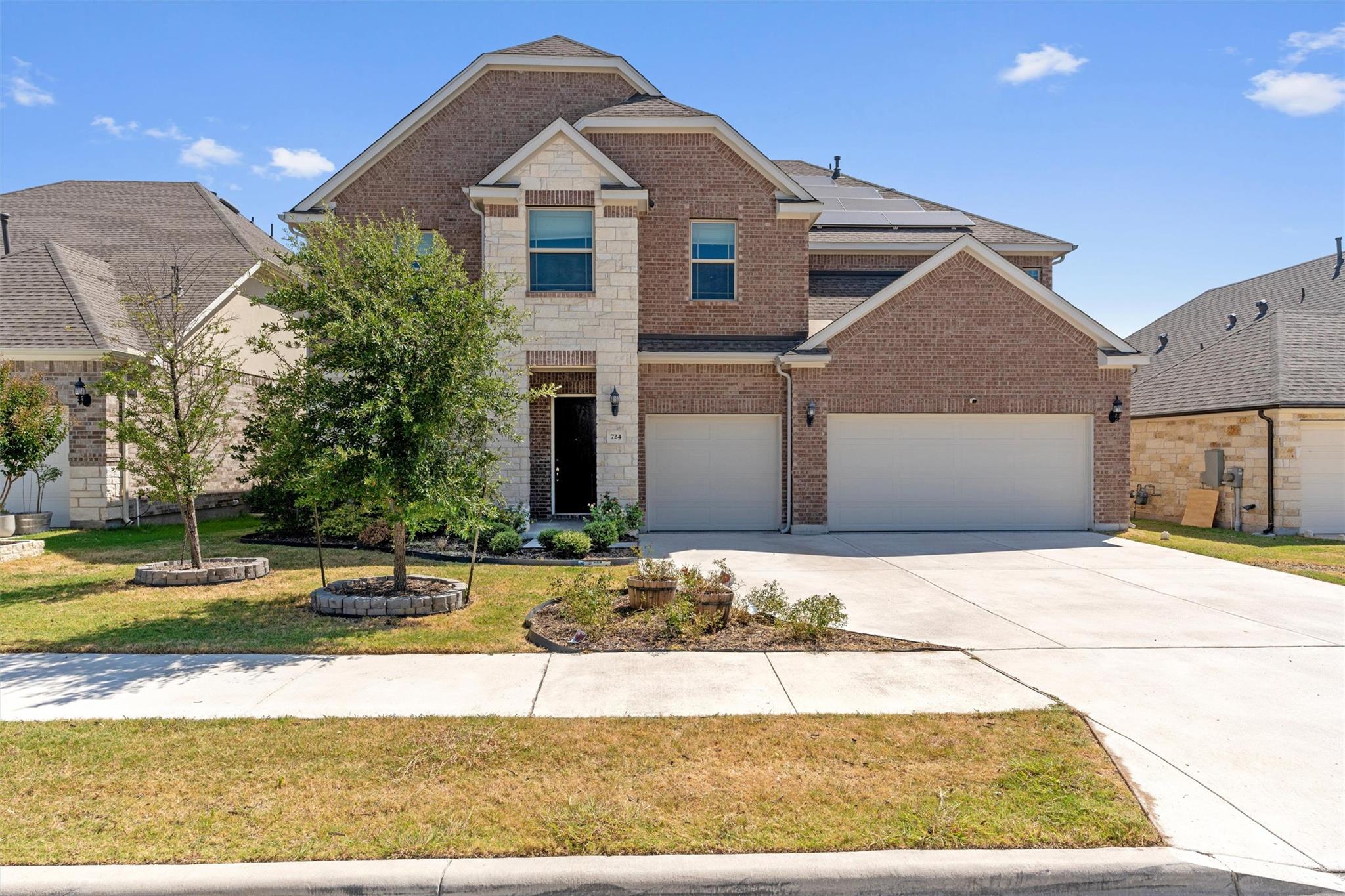 724 Landing Ln Property Photo 1