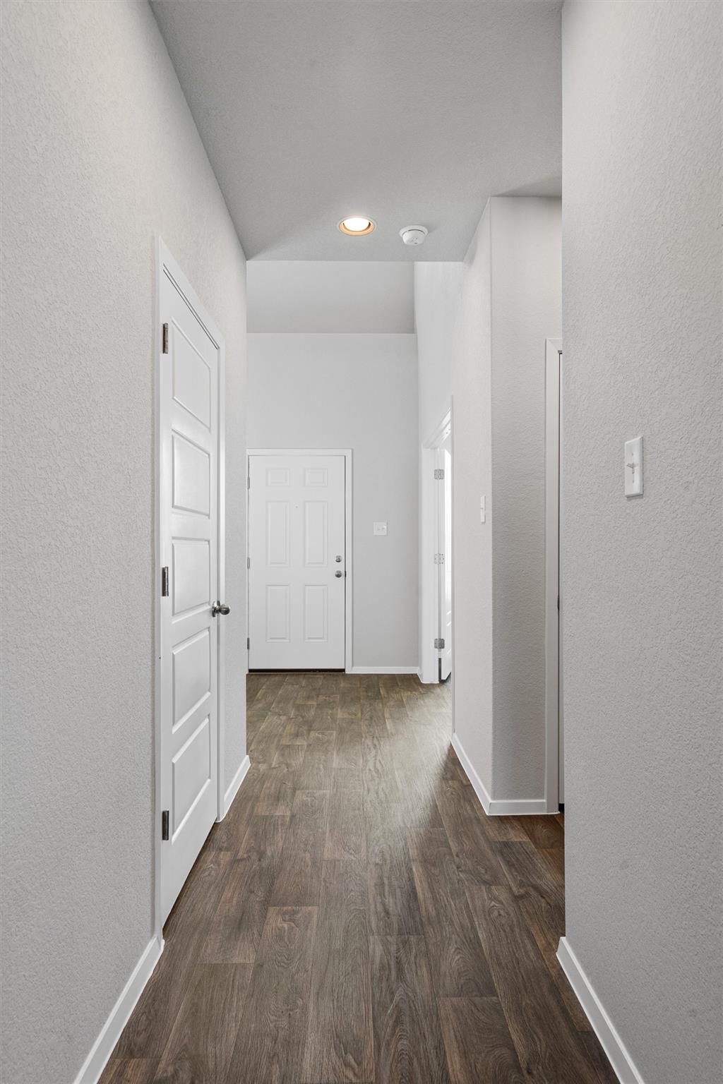 621 Running Creek Dr Property Photo 3