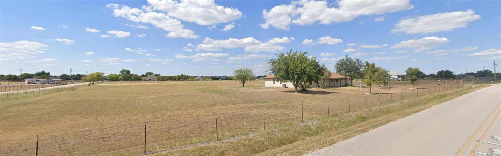 21404 Martin Ln Property Photo 4