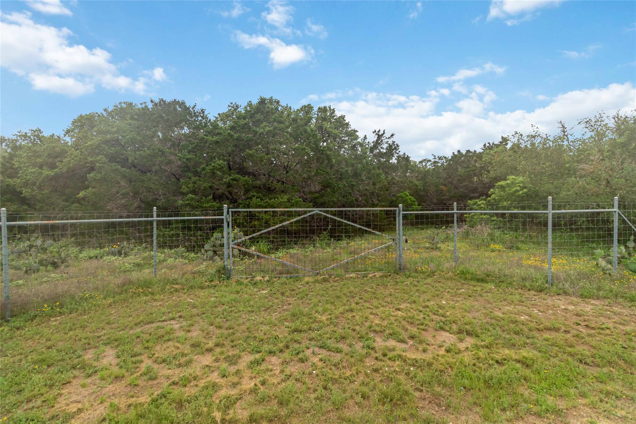 1306 Thousand Oaks Loop Property Photo 2