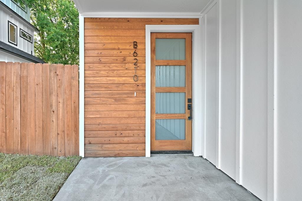 6210 Larch Ter #b Property Photo 3