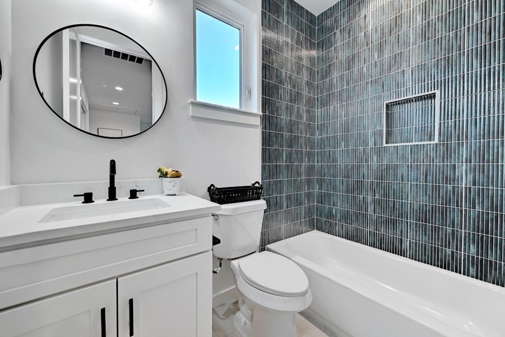 6210 Larch Ter #b Property Photo 20