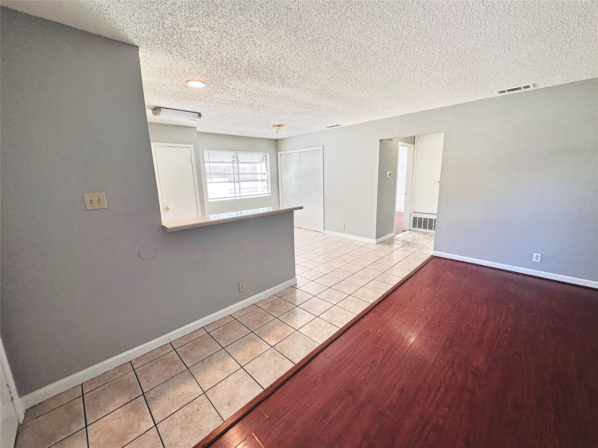 9808 Roxanna Dr #c Property Photo 4