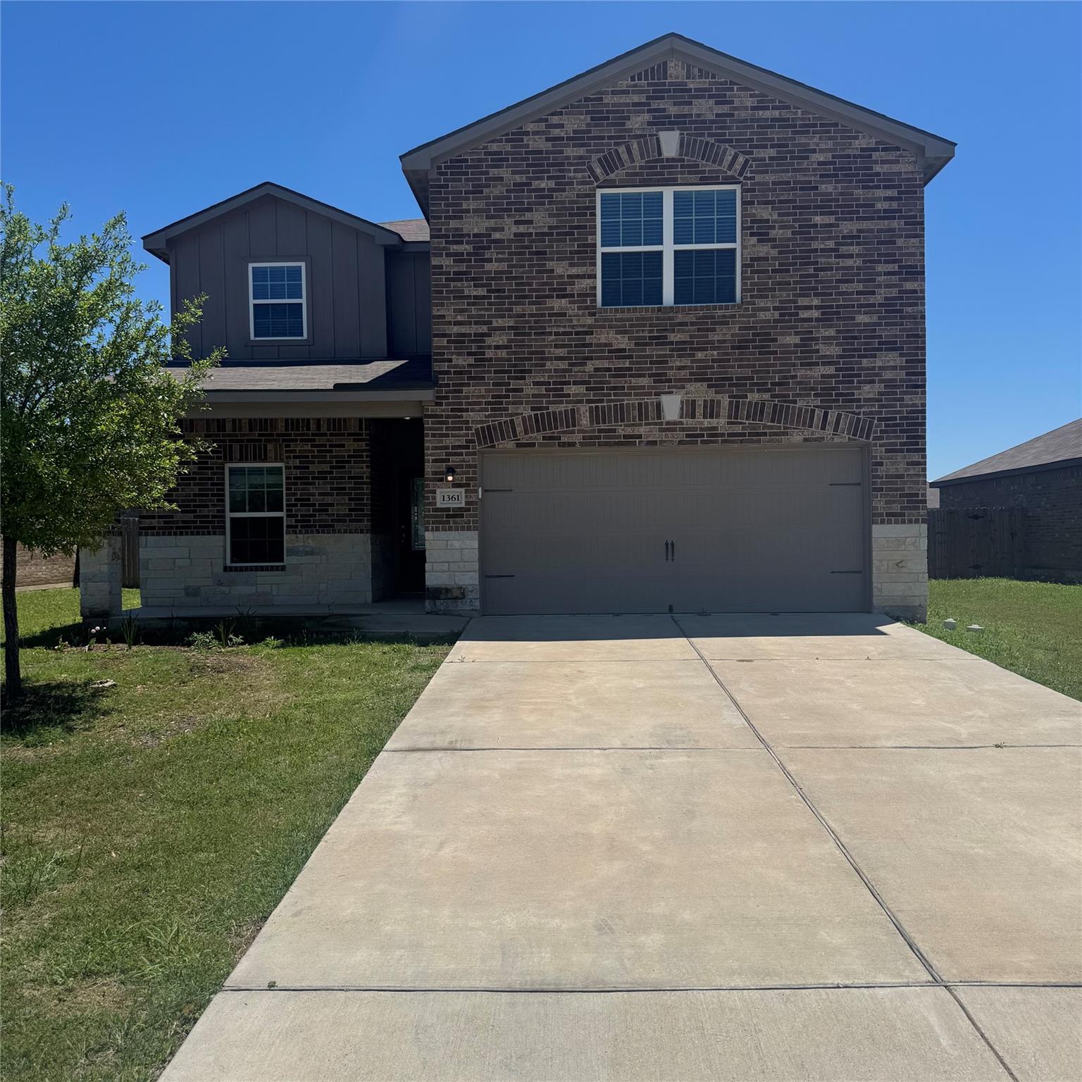 1361 Violet Ln Property Photo