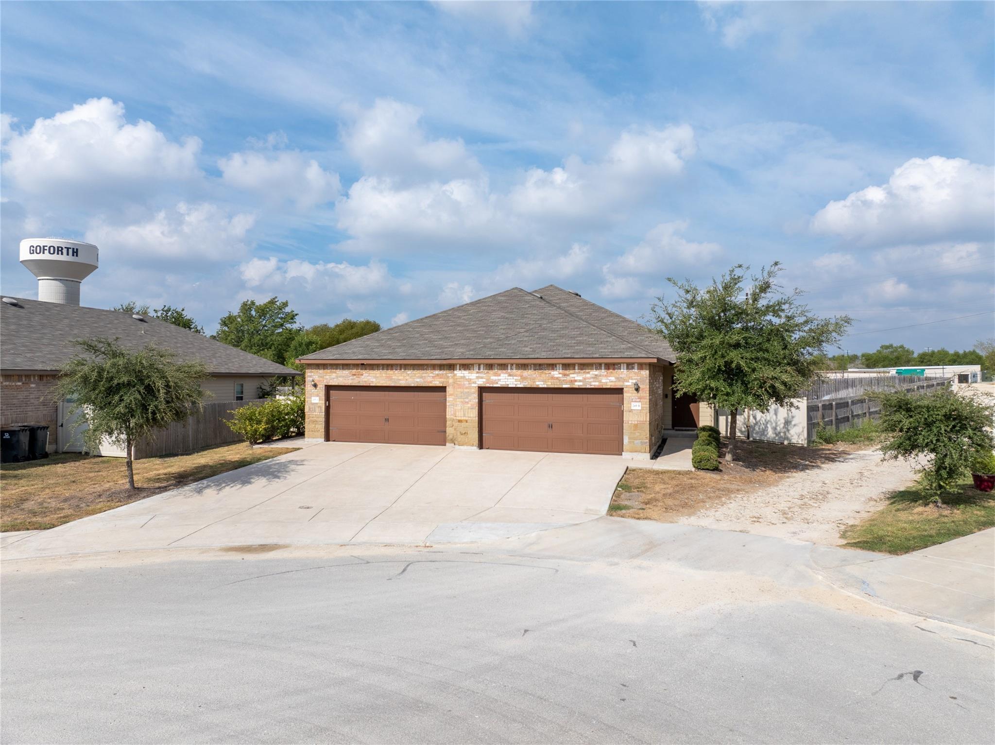 265 Joanne Loop #A & B Property Photo 1