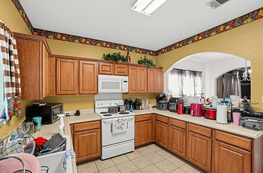 11408 Hereford St Property Photo 5