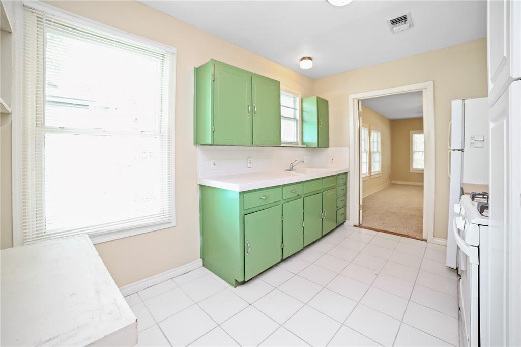 310 Franklin Blvd Property Photo 4