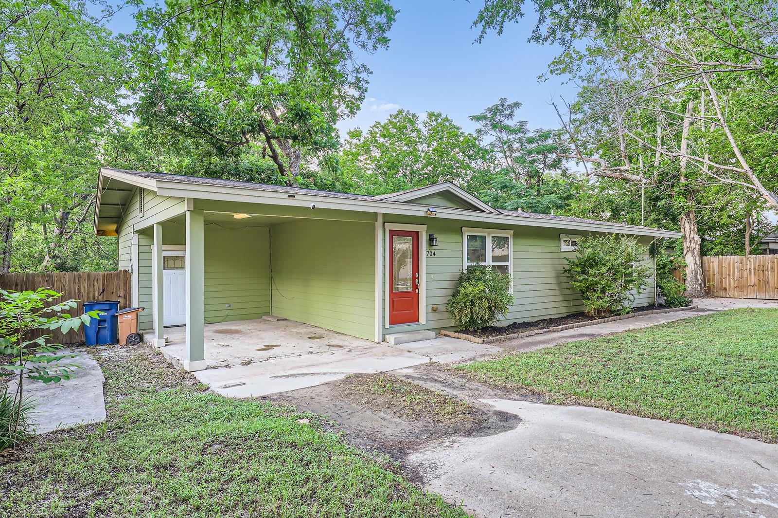 704 Wren Ave Property Photo 1