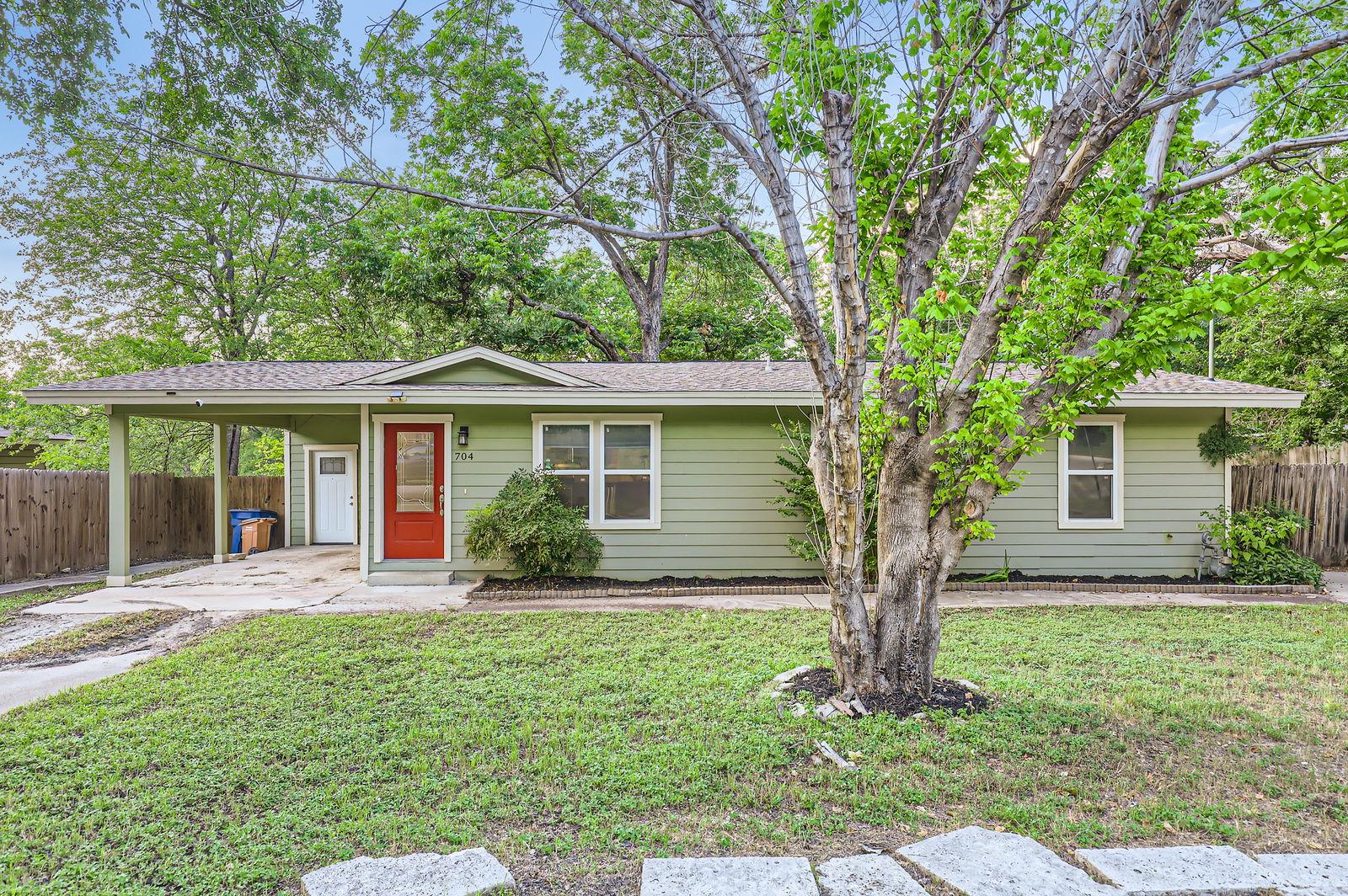 704 Wren Ave Property Photo 2