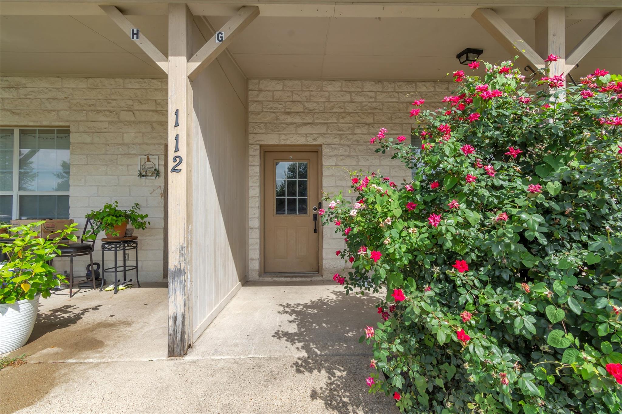 112 G Sandstone Dr #g Property Photo 1
