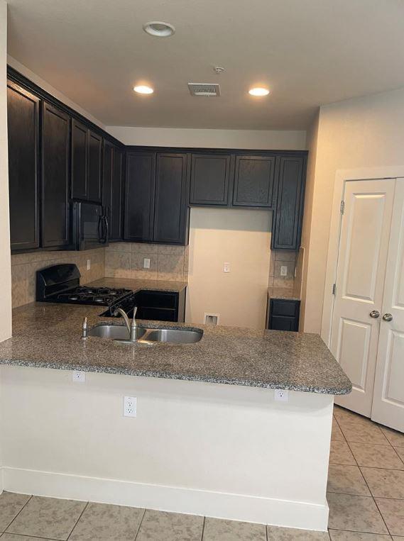 2212 Creekside Ln #d Property Photo 2