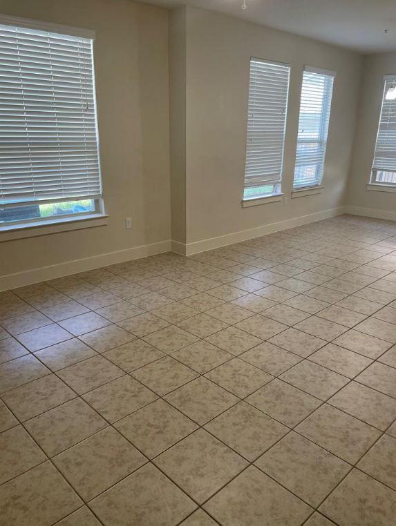 2212 Creekside Ln #d Property Photo 4