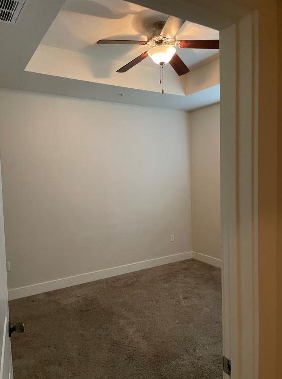 2212 Creekside Ln #d Property Photo 5
