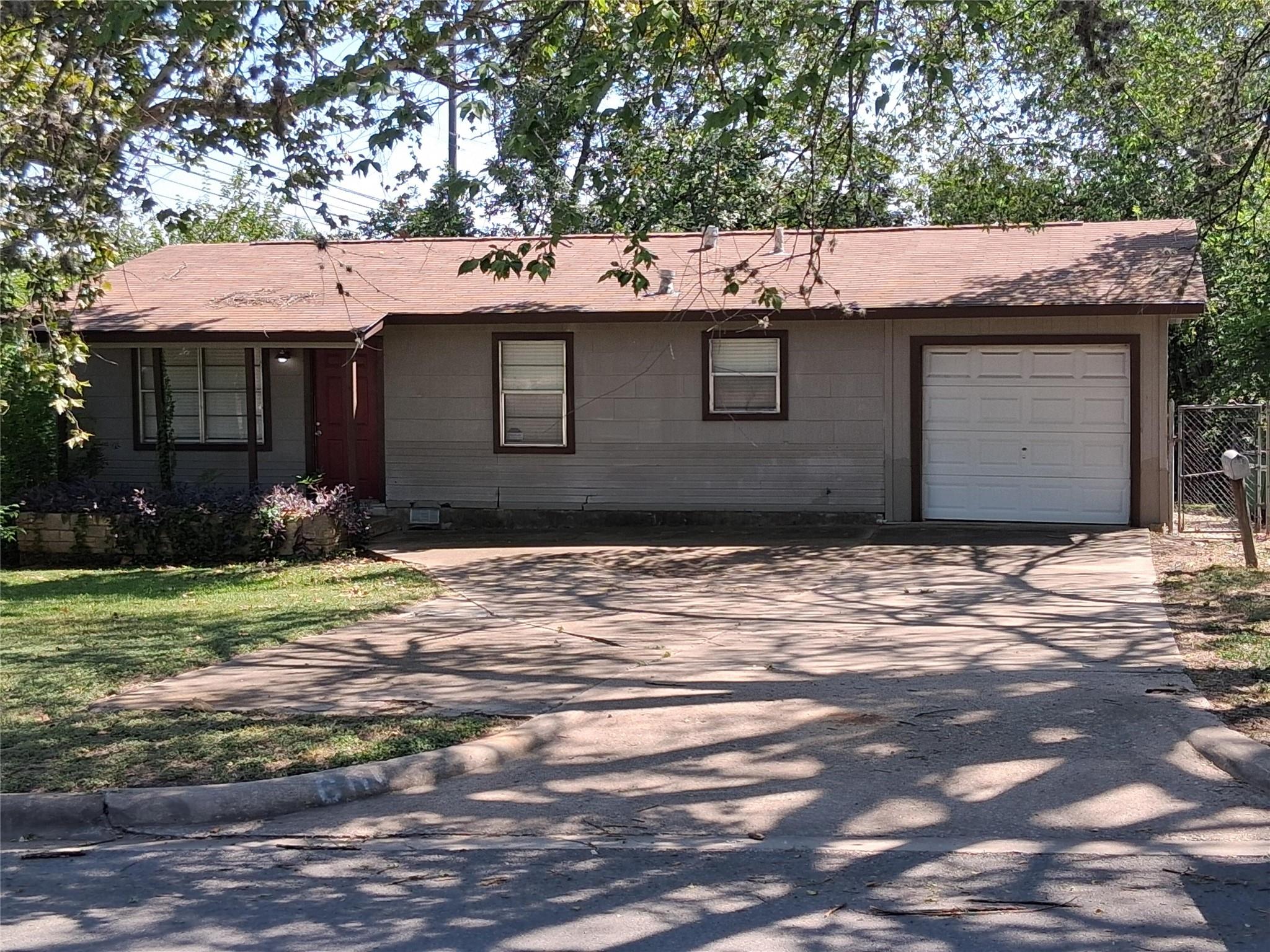 601 Orland Blvd Property Photo 2