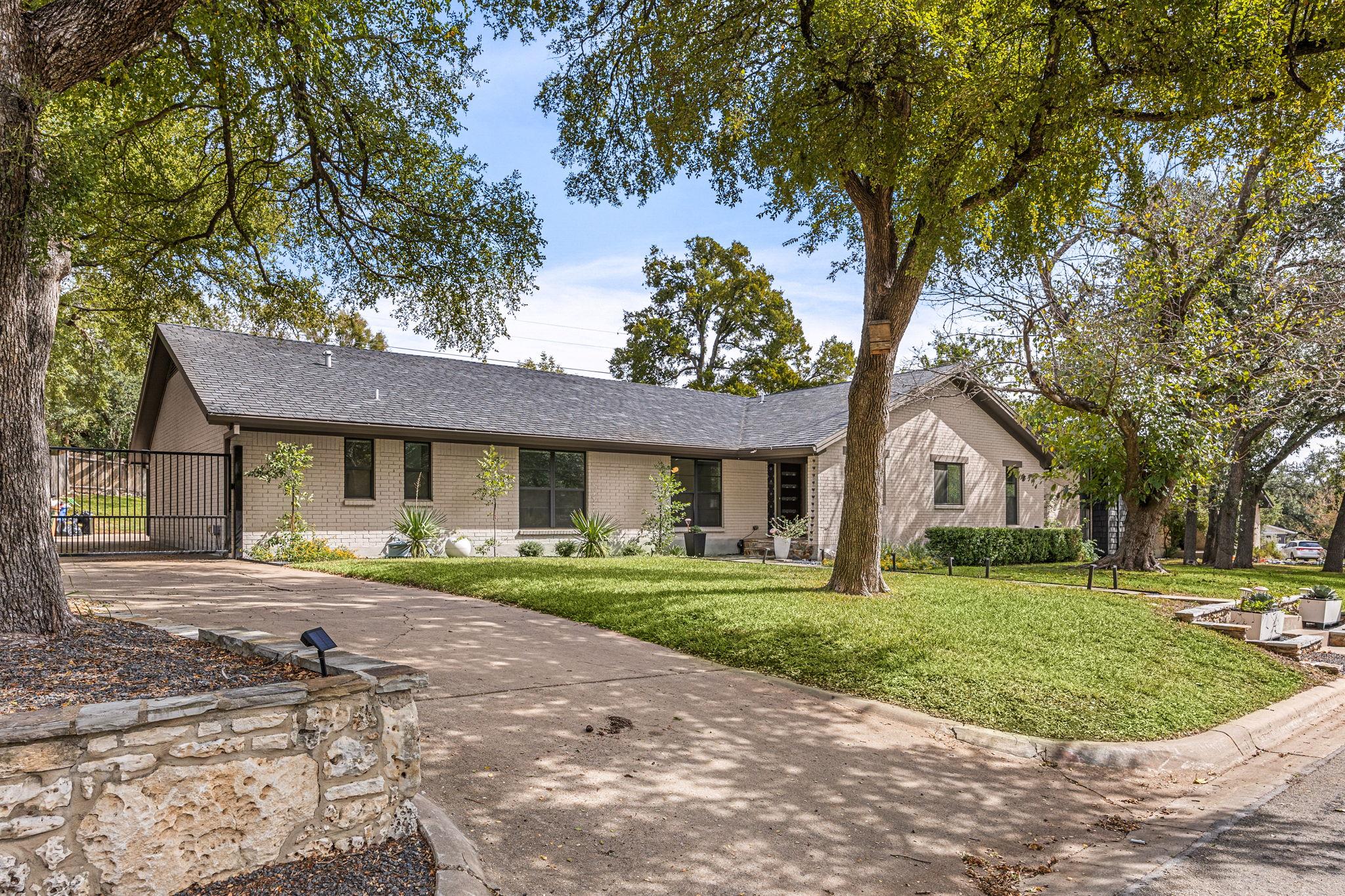 9421 Spring Hollow Dr Property Photo 1