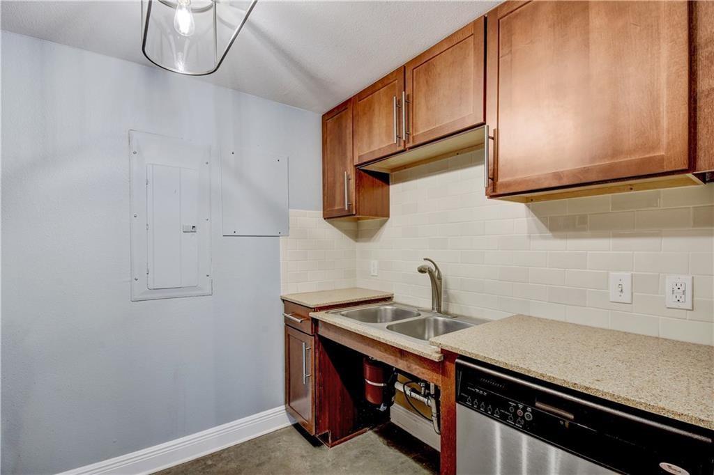 1601 E Cesar Chavez St #102 Property Photo 8