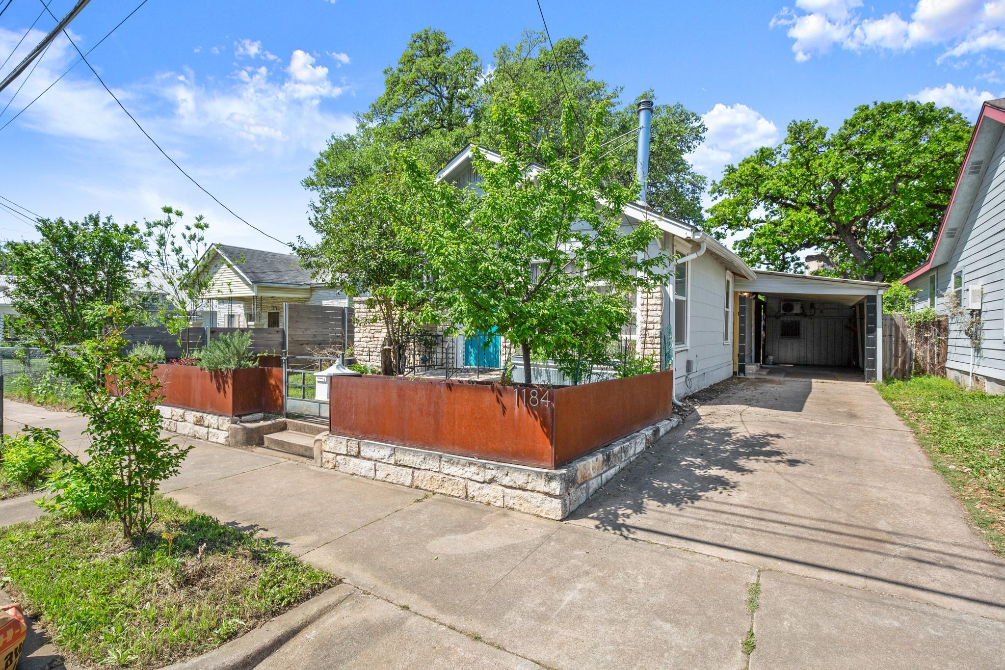 1184 Navasota St Property Photo 2