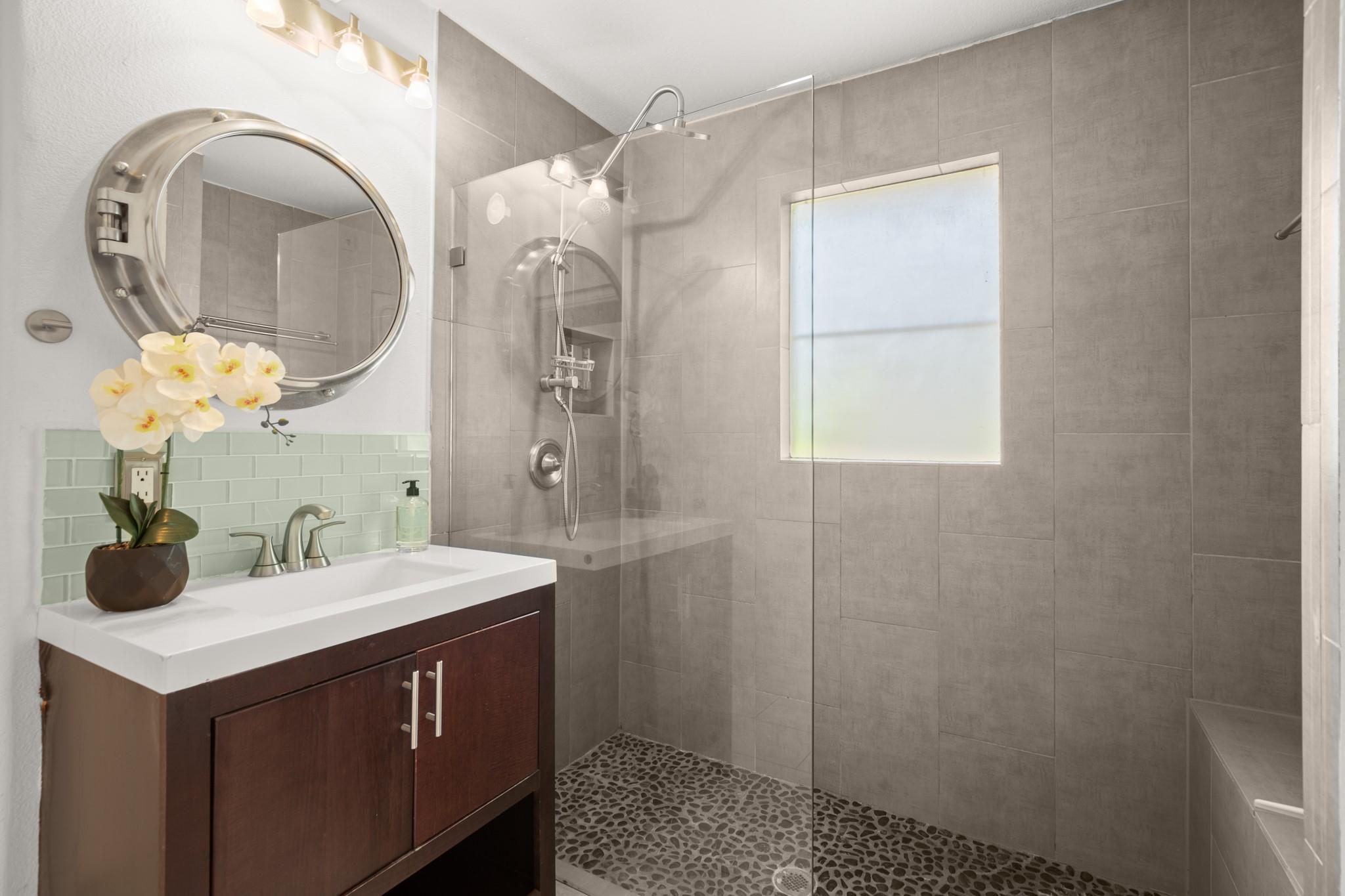 1184 Navasota St Property Photo 21