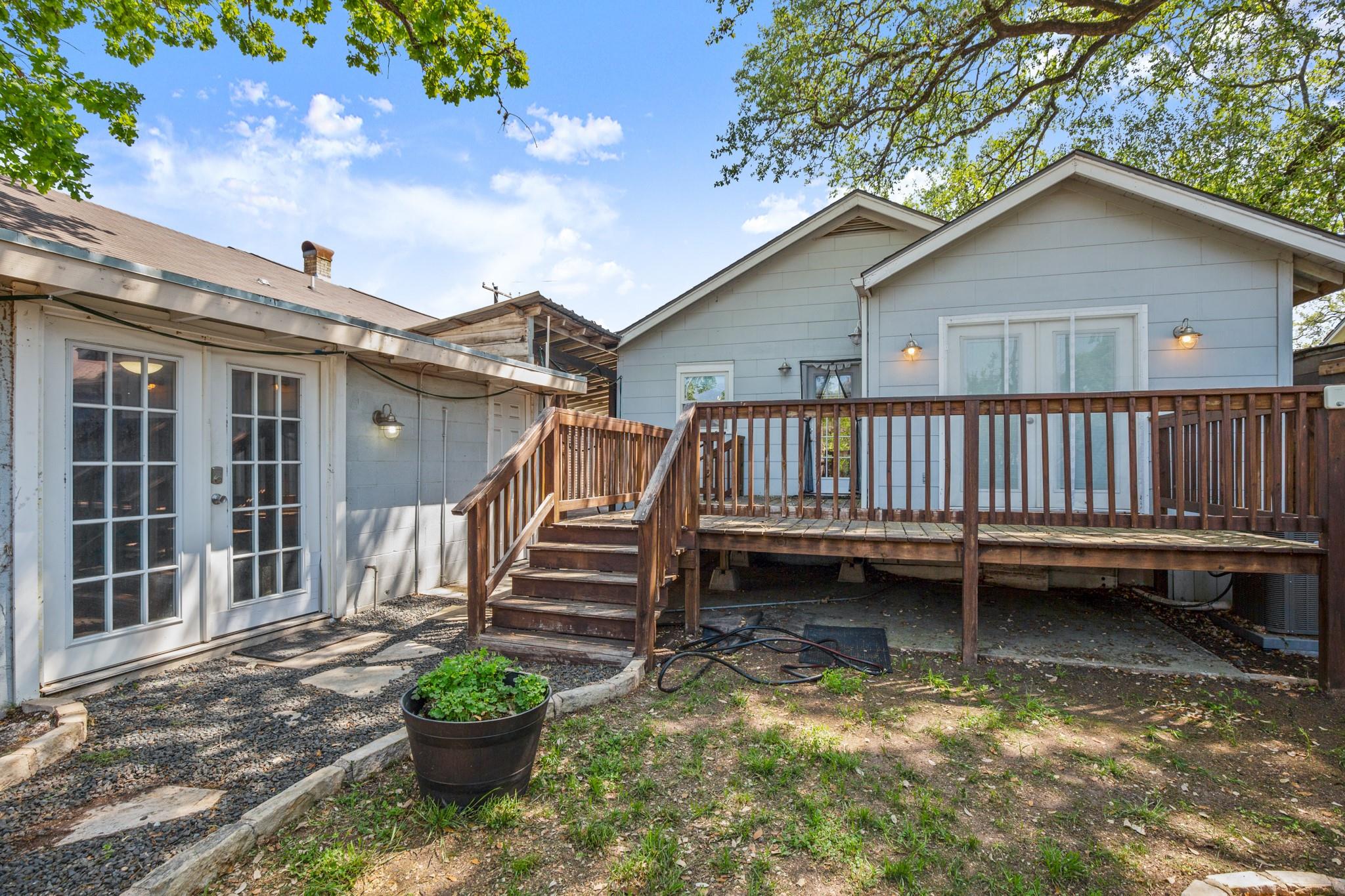 1184 Navasota St Property Photo 25