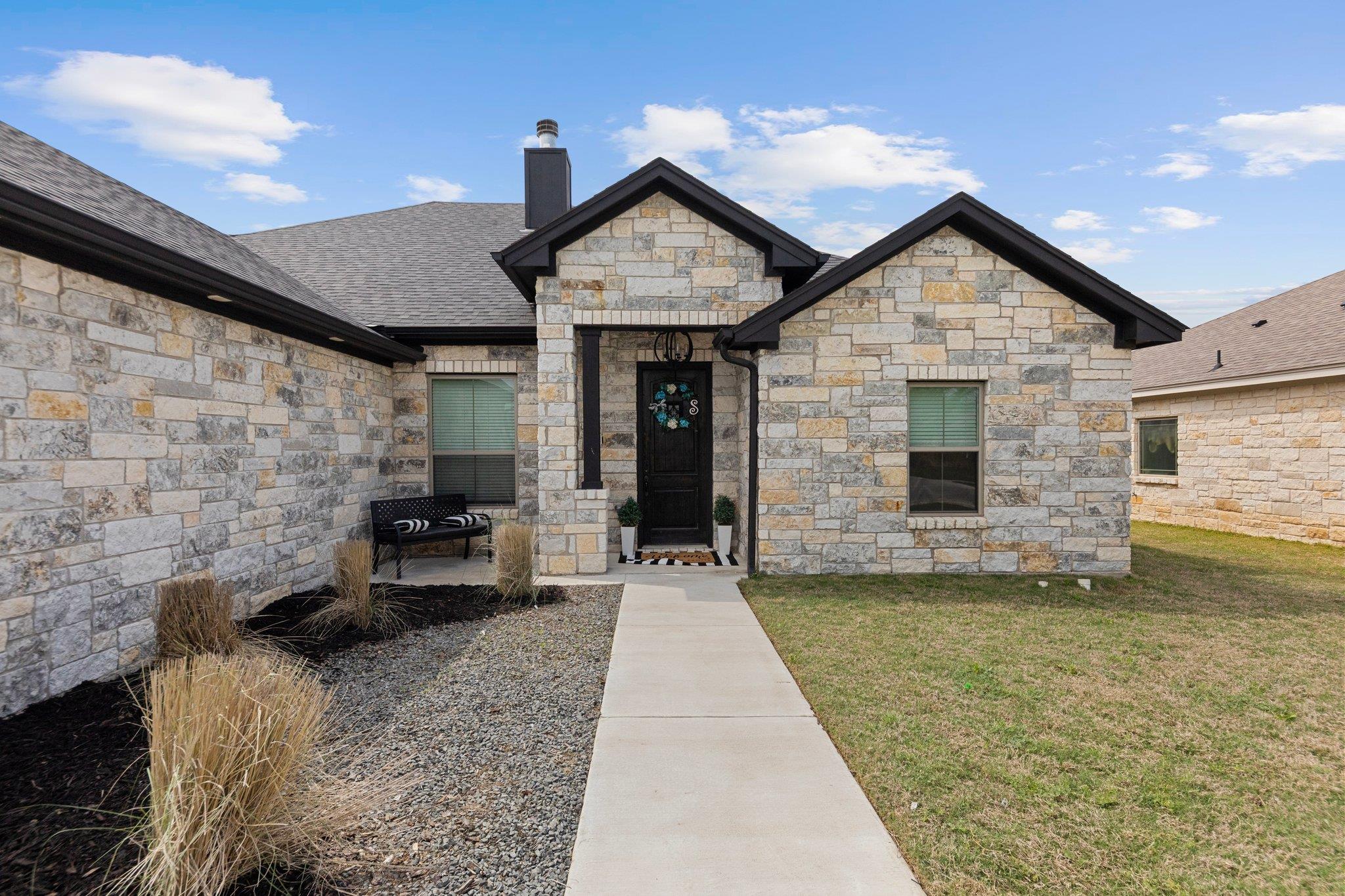 213 Pecan Meadow Ln Property Photo