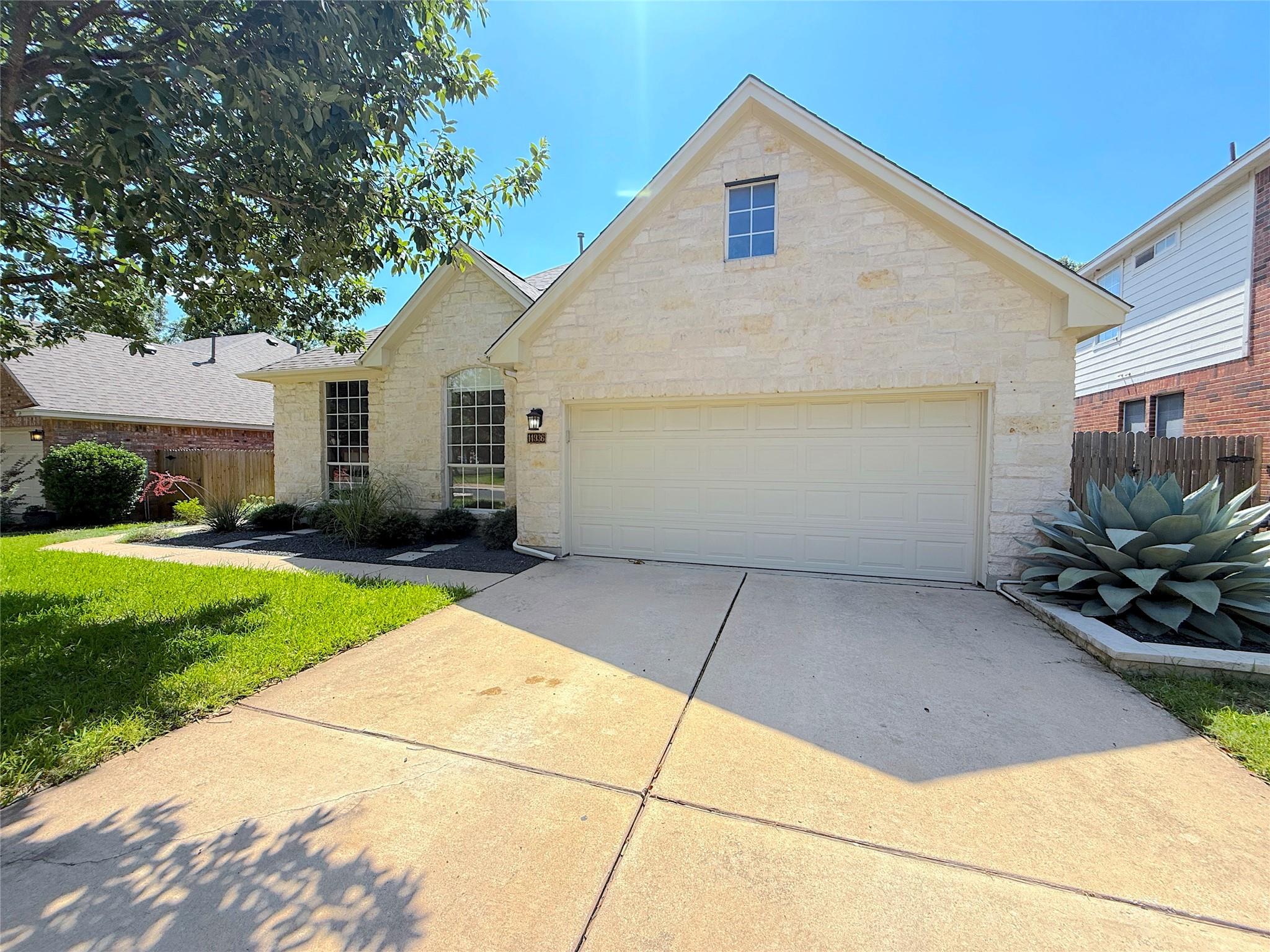 14936 Thatcher Dr Property Photo 4