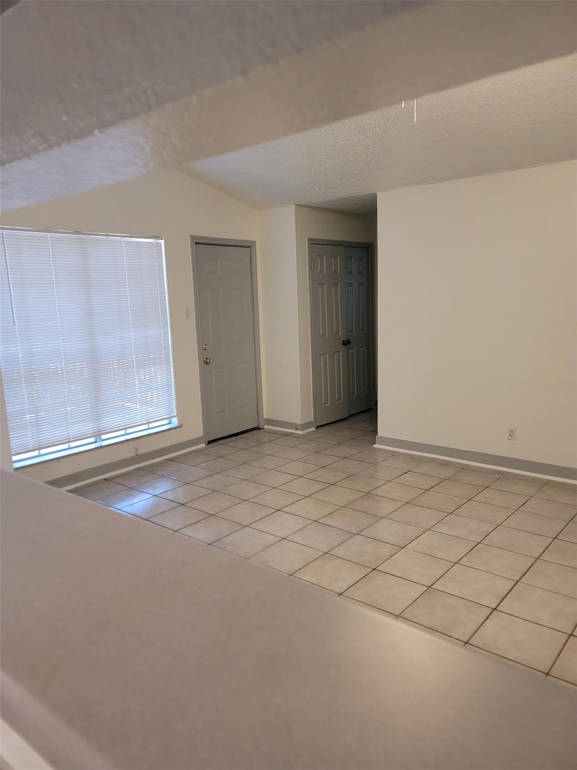 375 Fantail Loop #b Property Photo 3