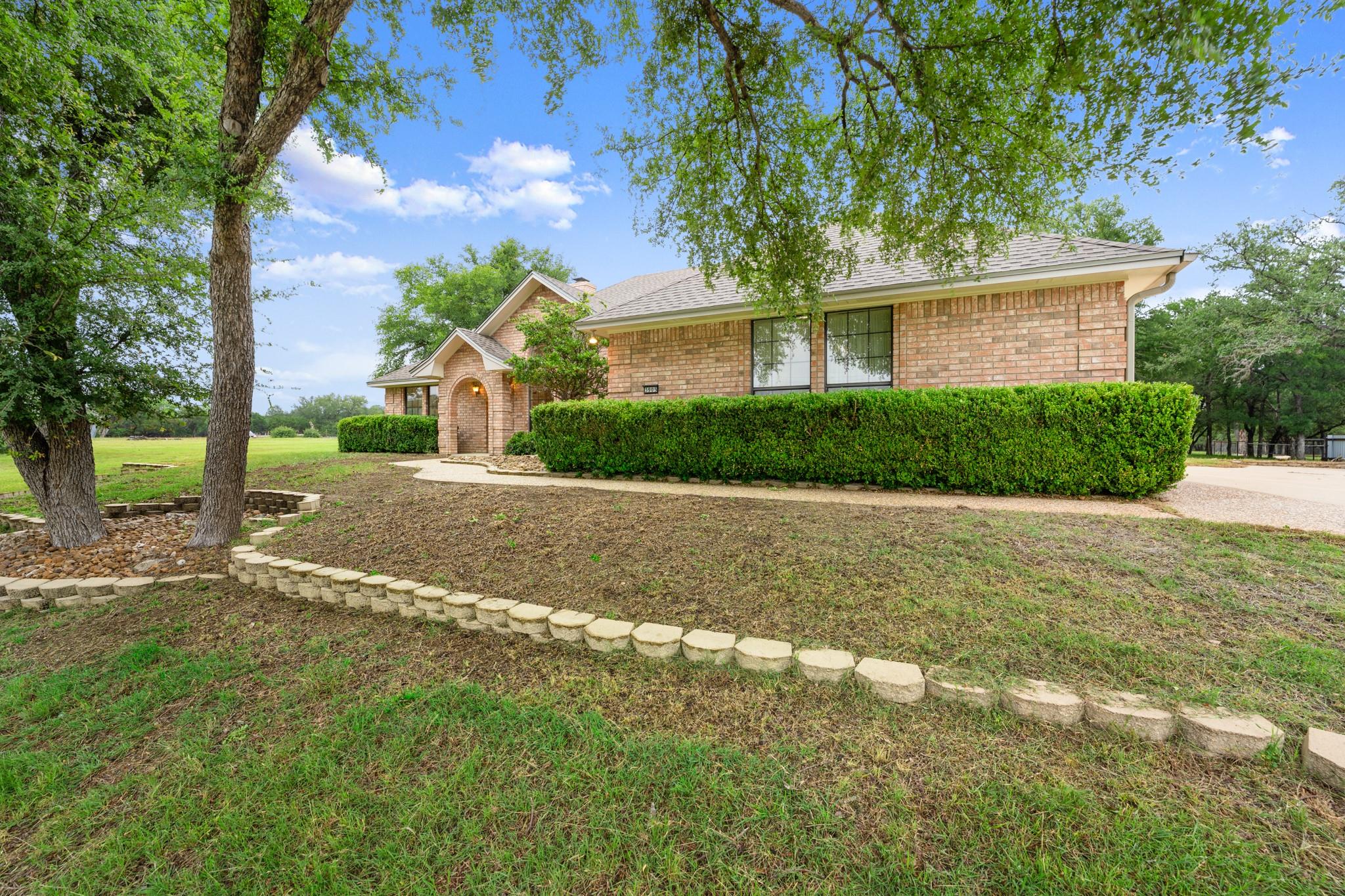 3905 Broken Arrow Dr Property Photo 6