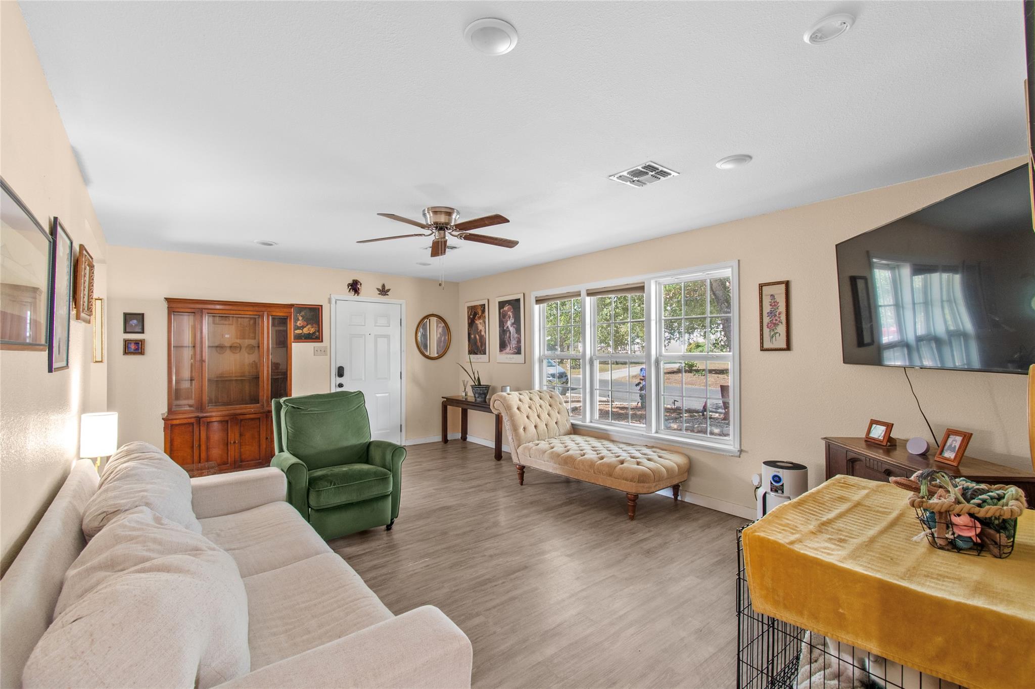 1004 Baumgarten St Property Photo 4