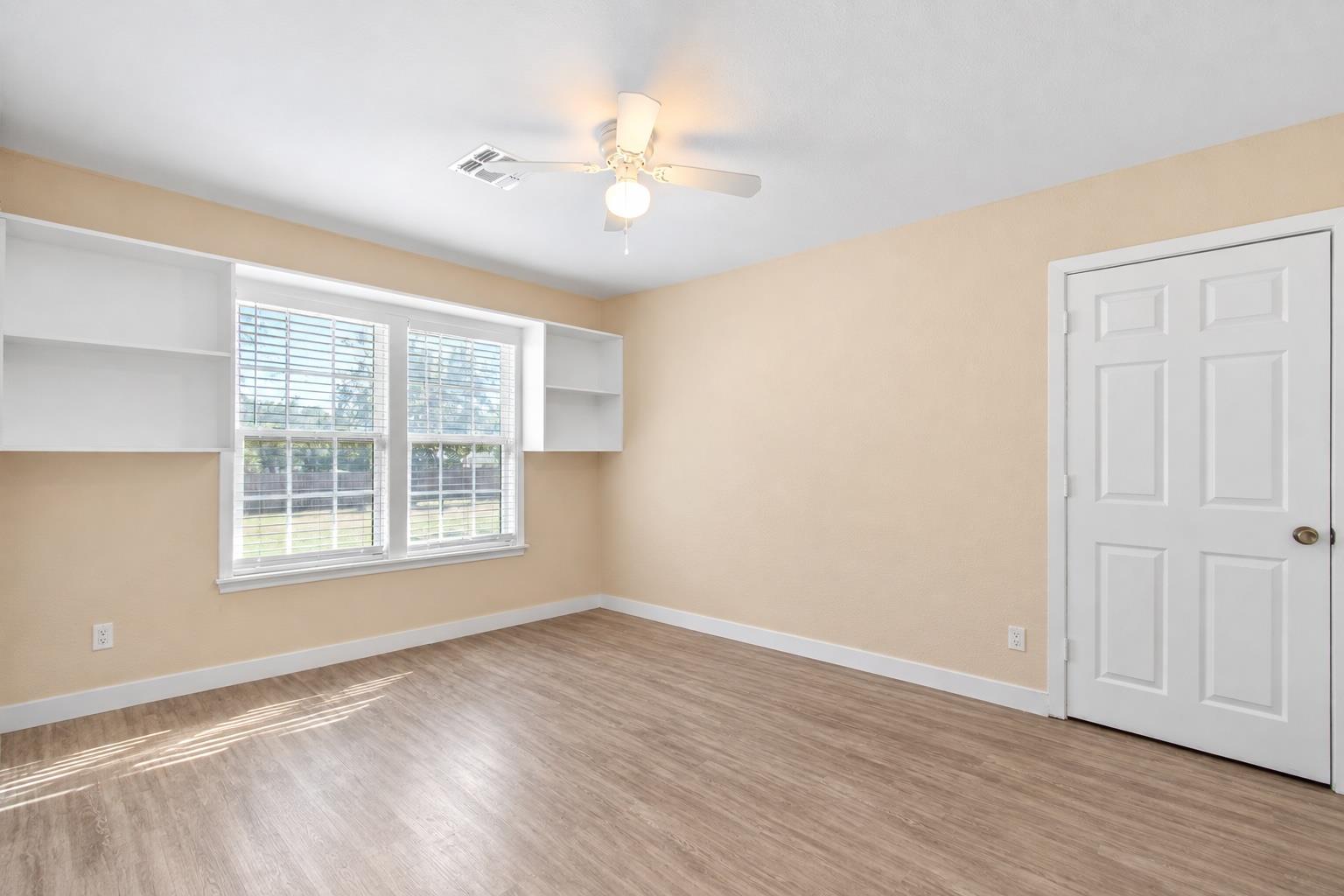1004 Baumgarten St Property Photo 28