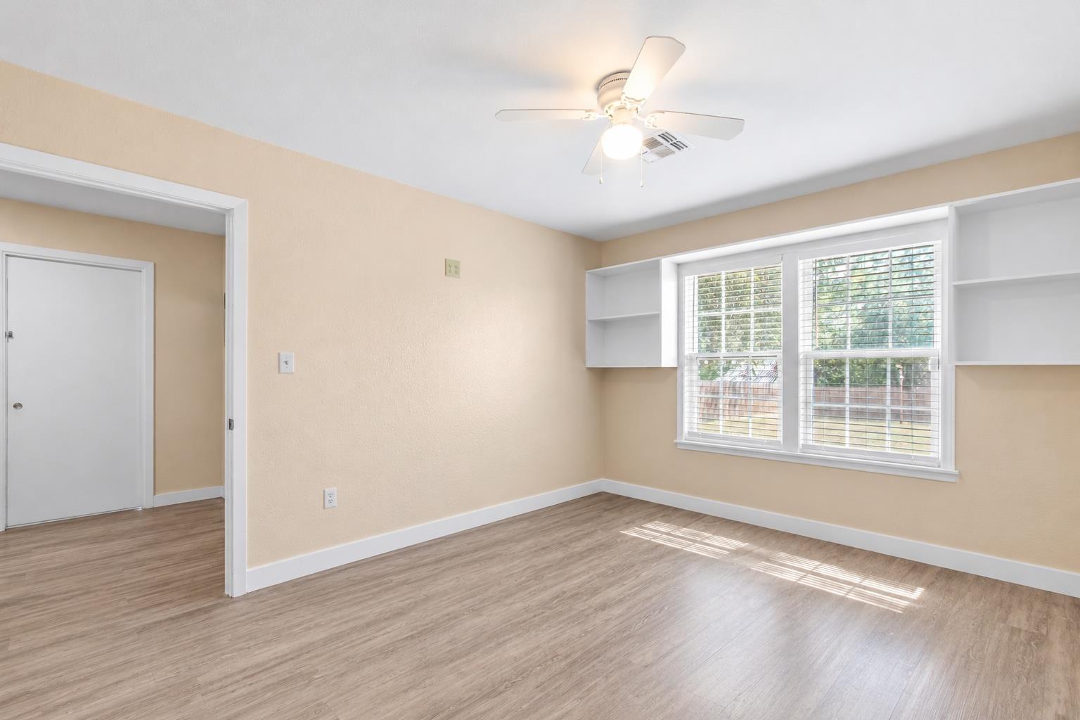 1004 Baumgarten St Property Photo 29