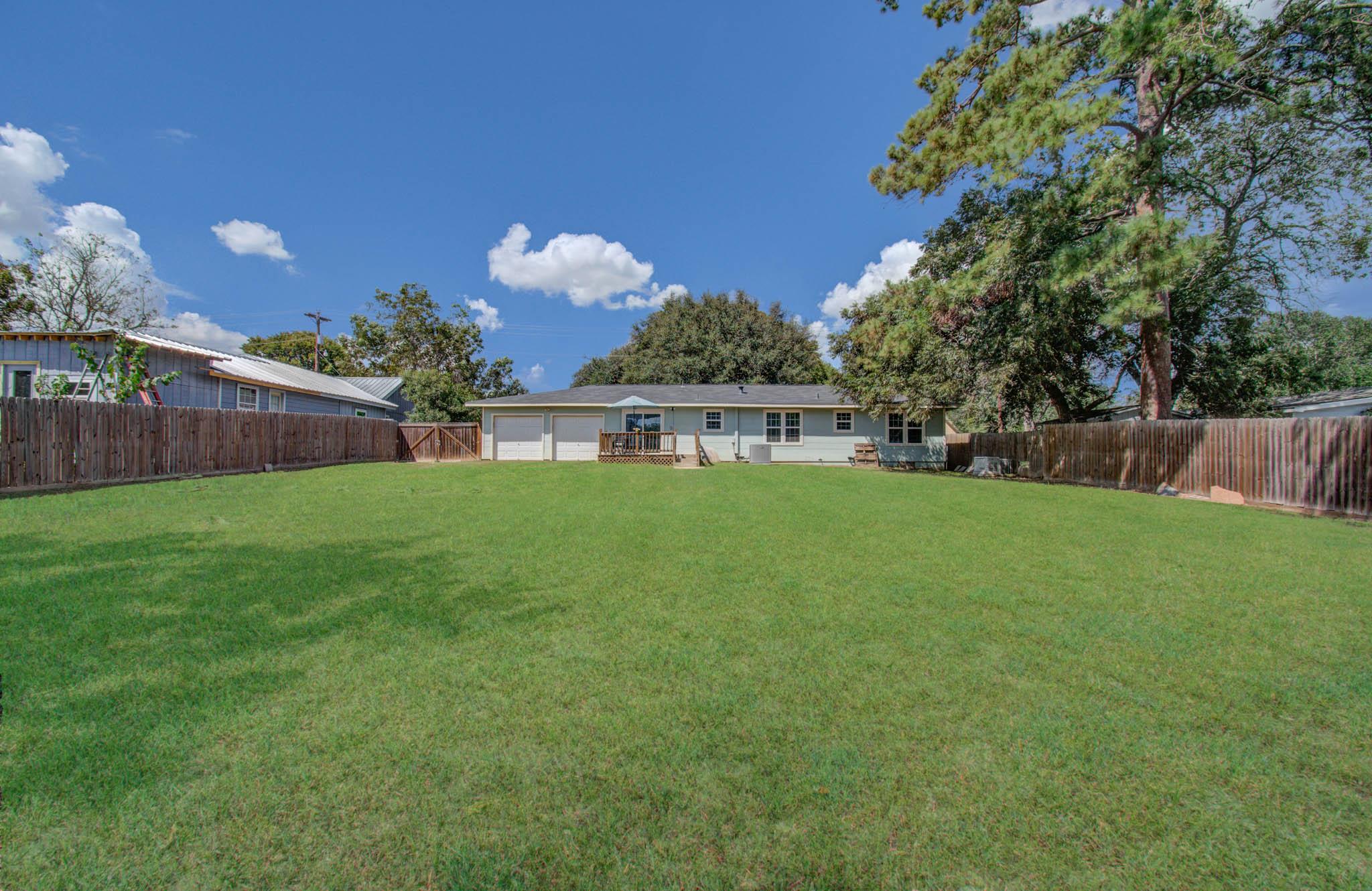 1004 Baumgarten St Property Photo 36