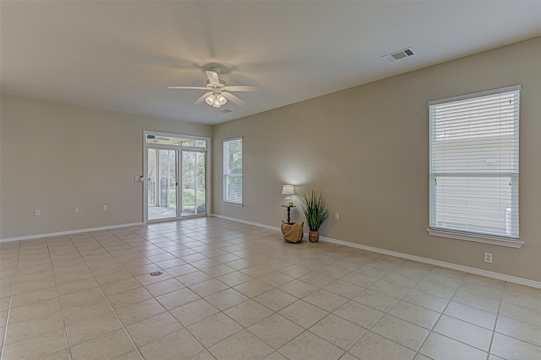 401 Bonham Loop Property Photo 9